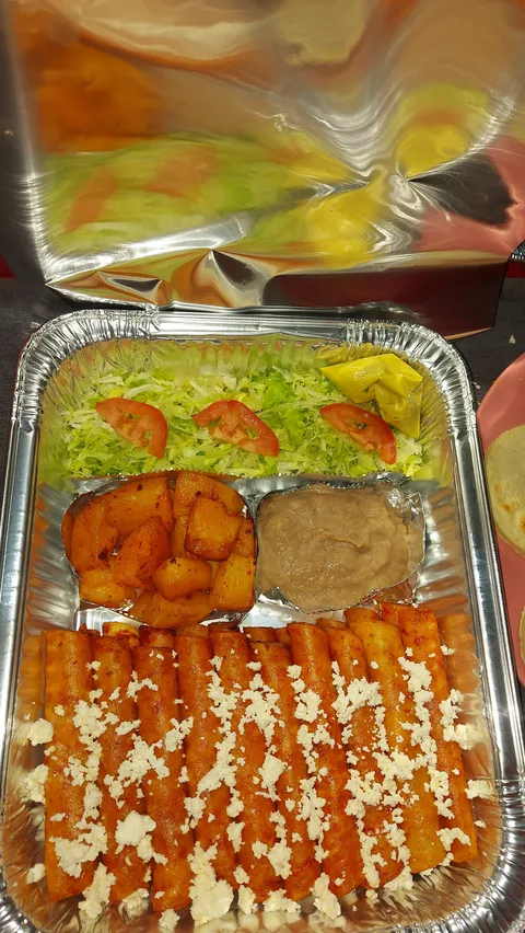 Las Charolas de "Doña Tommy" image 3