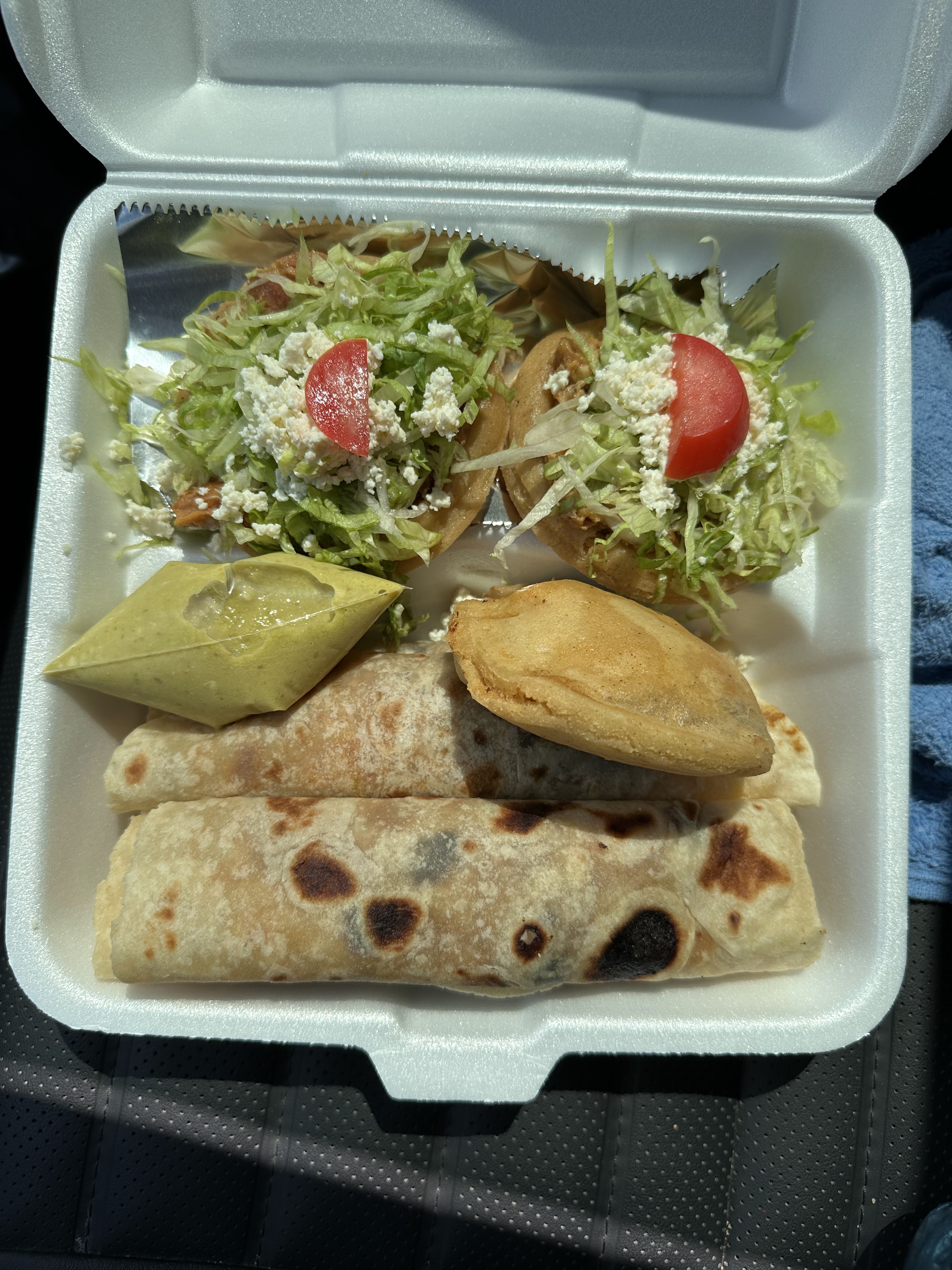 Las Charolas de "Doña Tommy" image 5