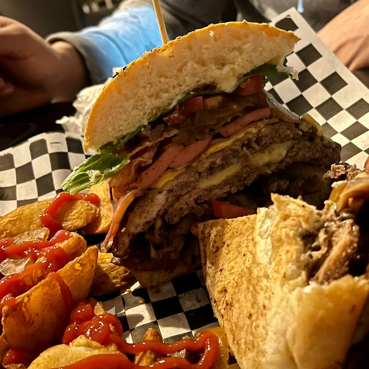 Arrebiatadas Hamburguesería image 2