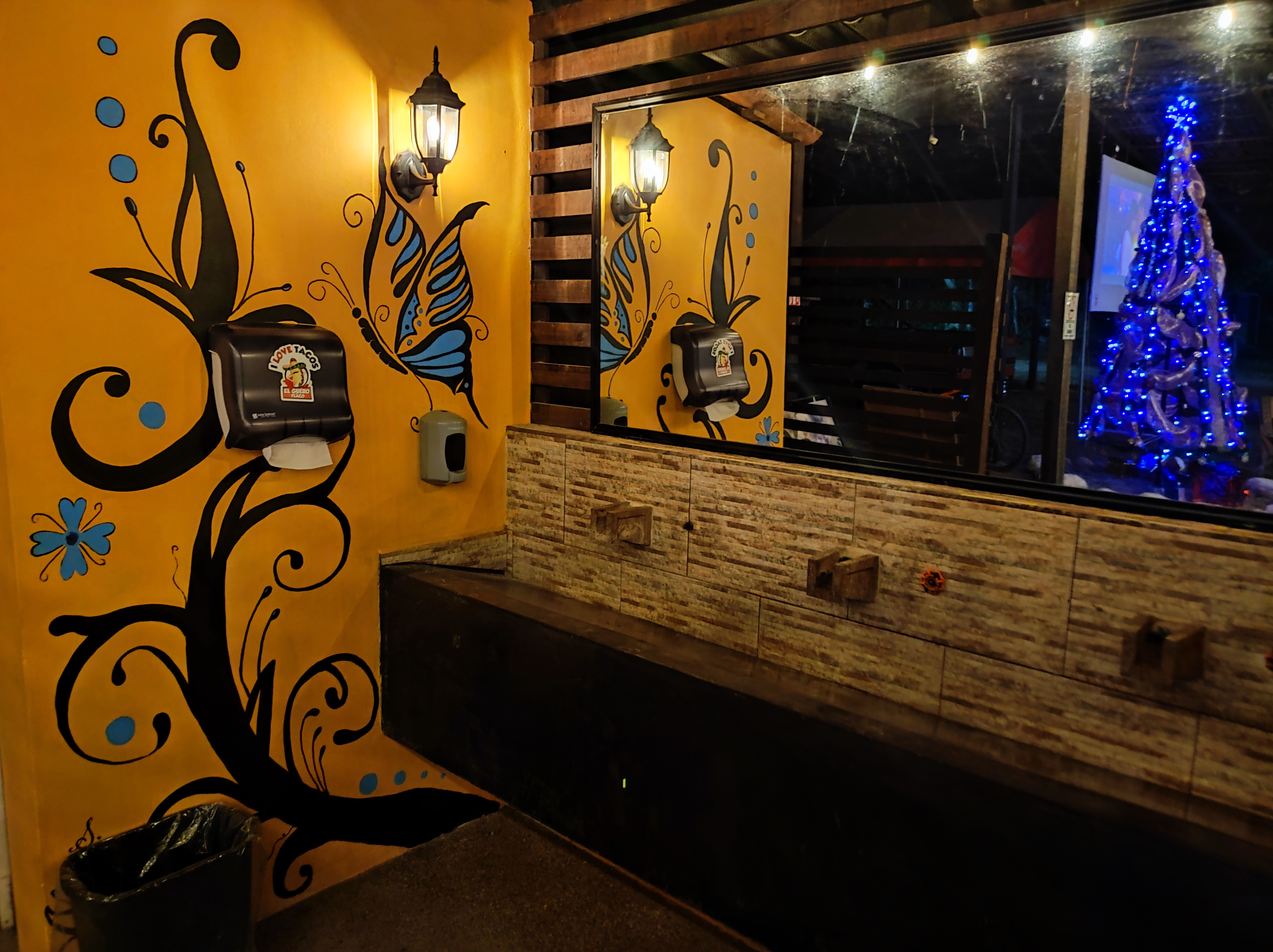 Taquería El Super Güero (Ixtapa) image 5