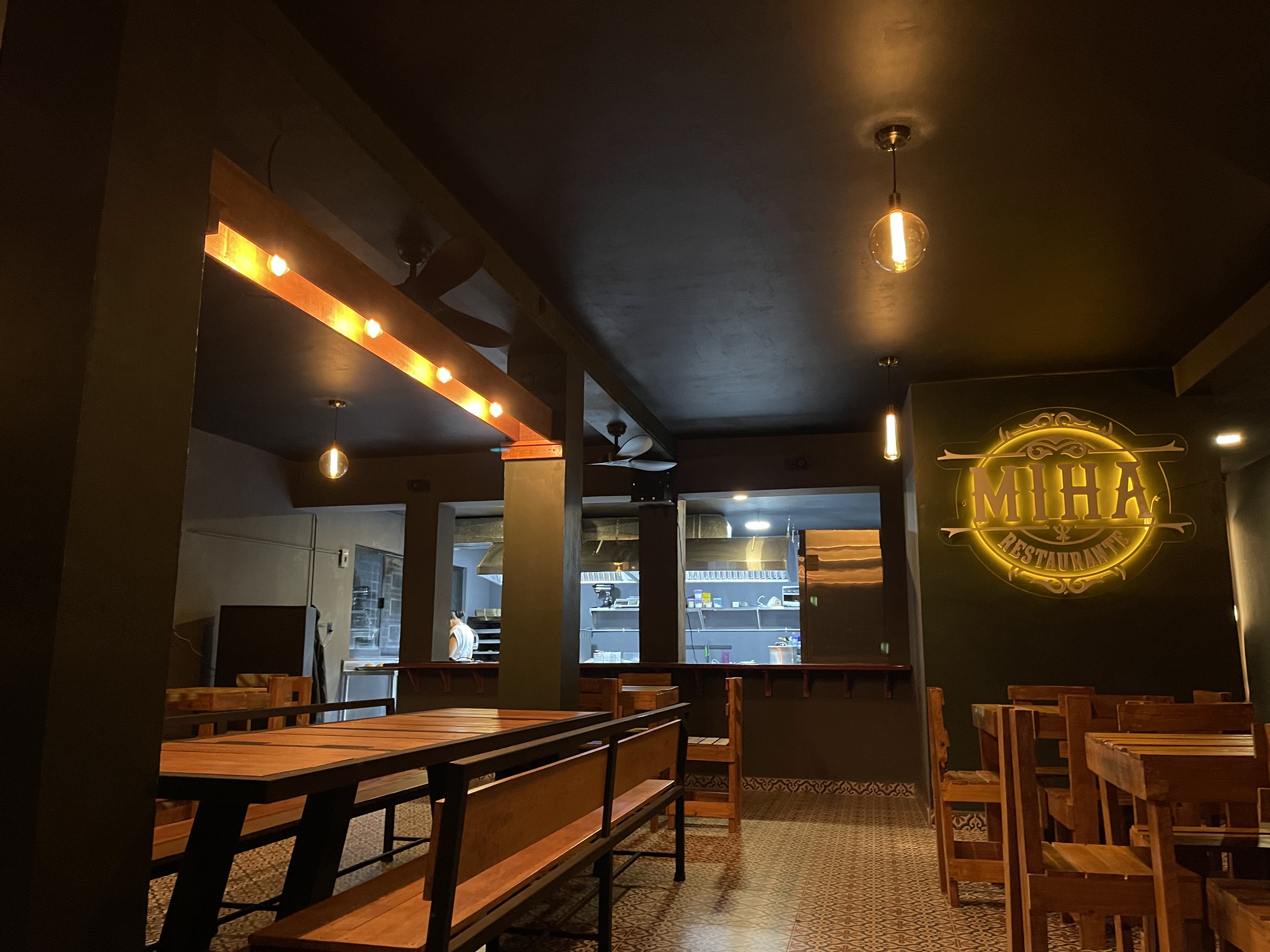 MIHA Restaurante image 1