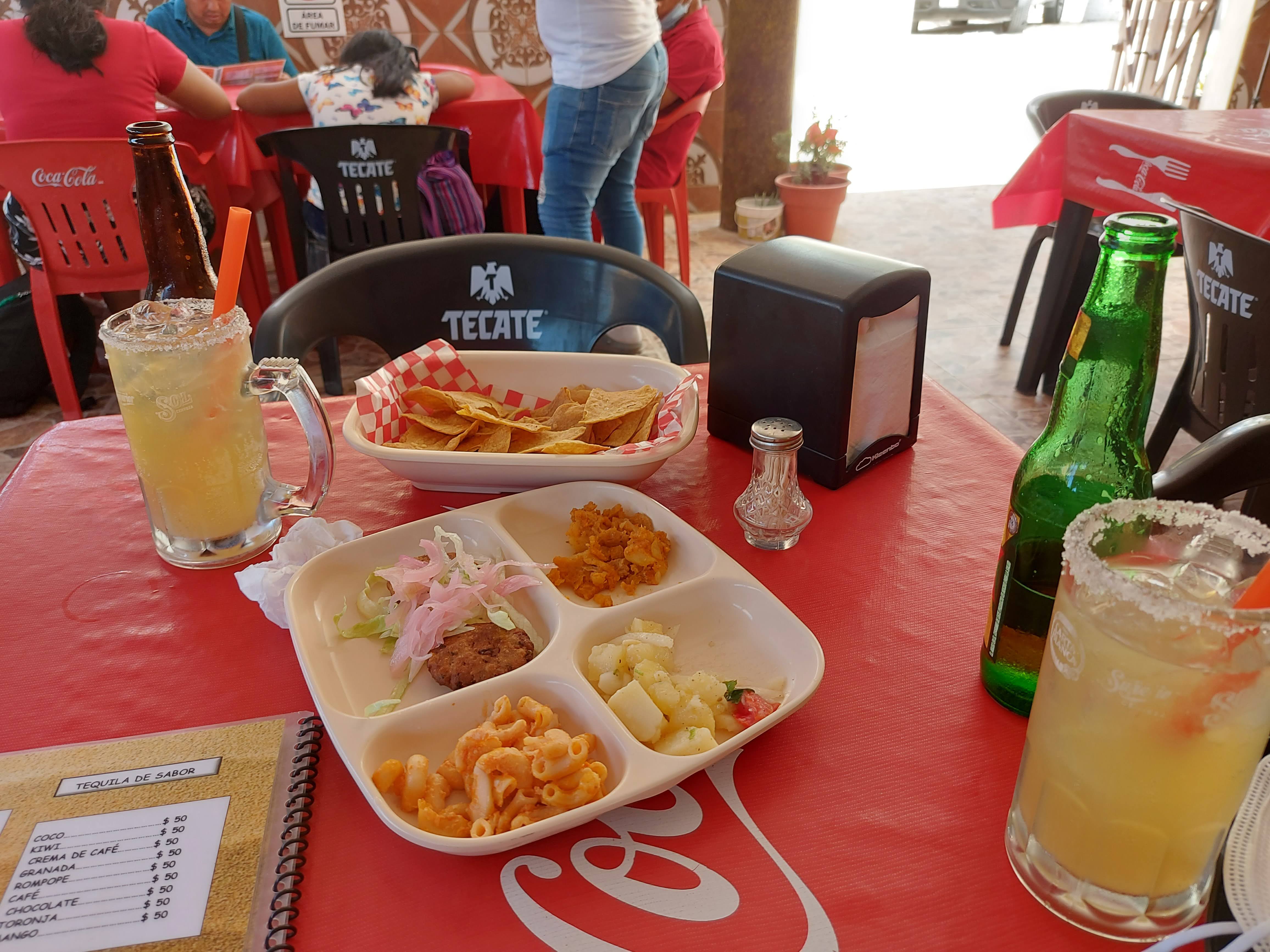 Restaurant Los Caracoles y videobar de noche image 4