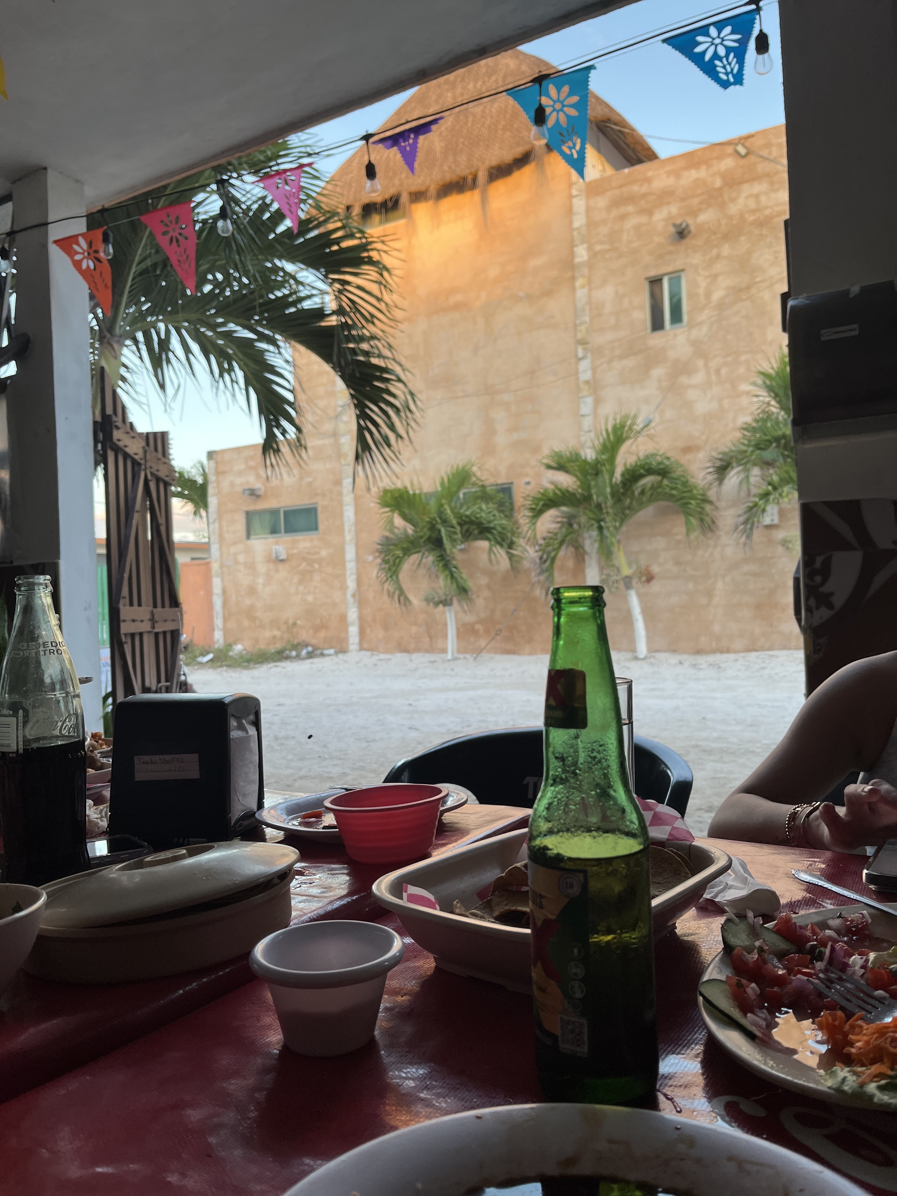 Restaurant Los Caracoles y videobar de noche image 9