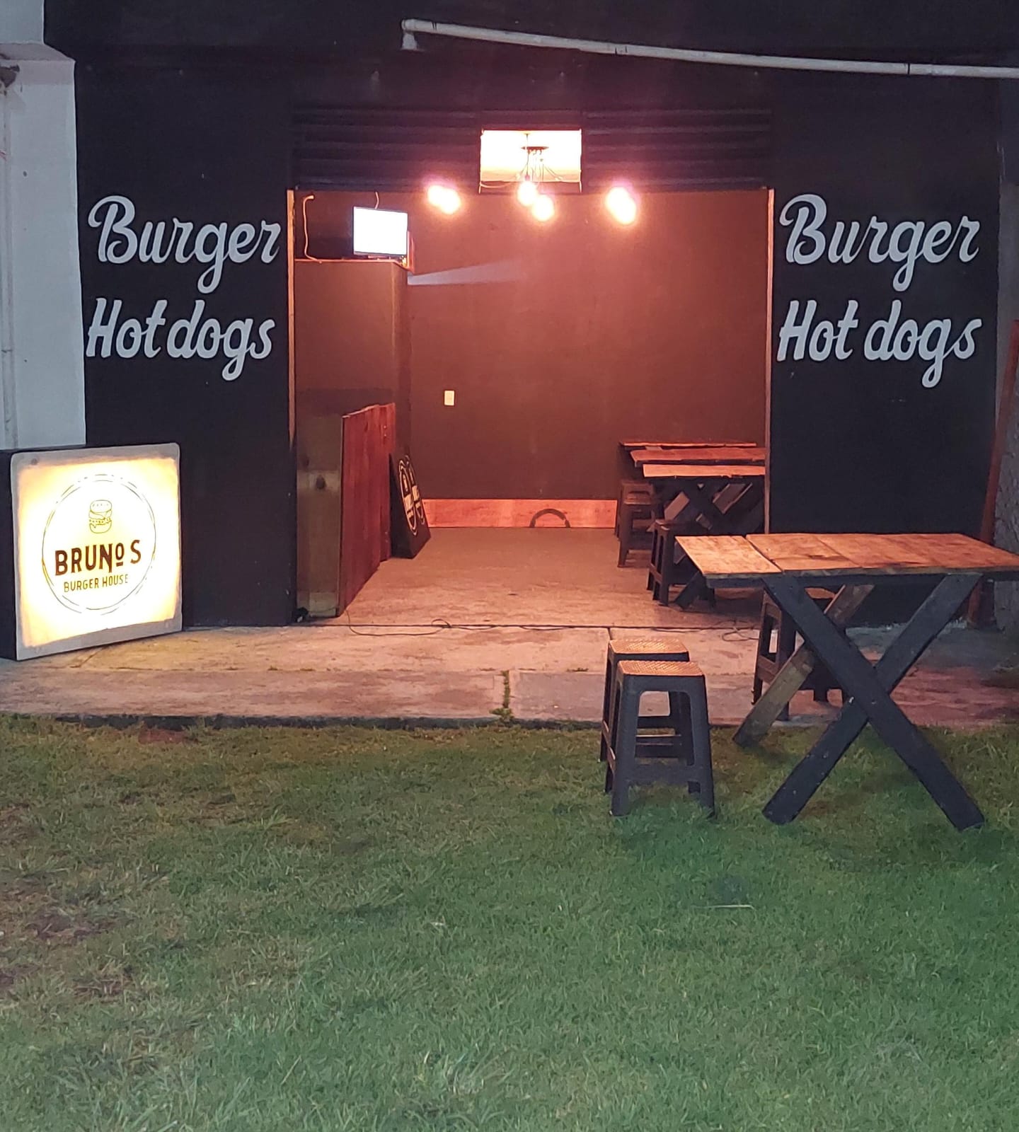 Bruno's Burger House image 4