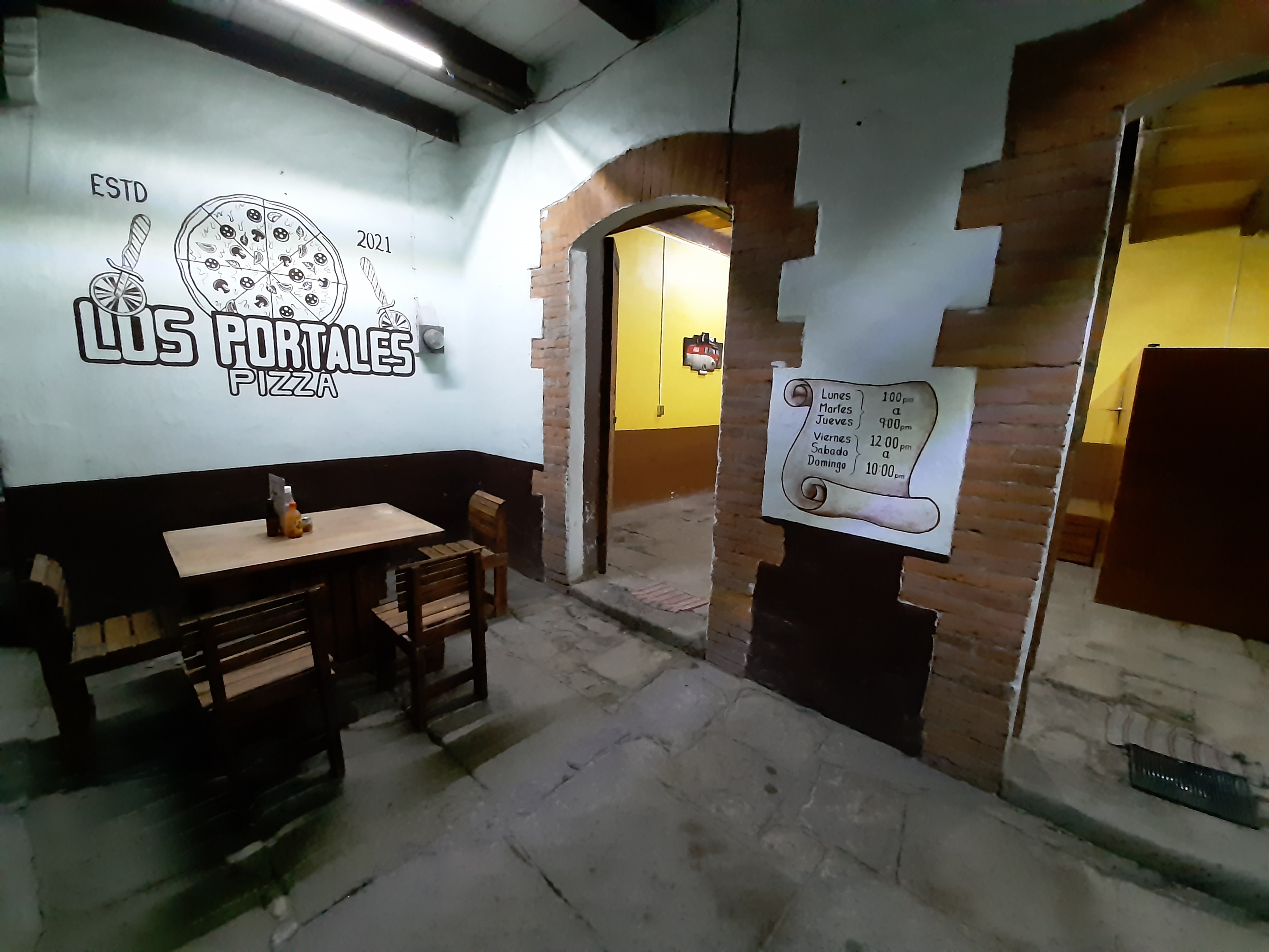 LOS PORTALES PIZZA image 3