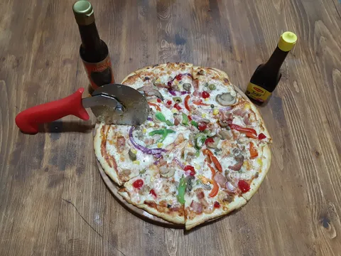 LOS PORTALES PIZZA image 7