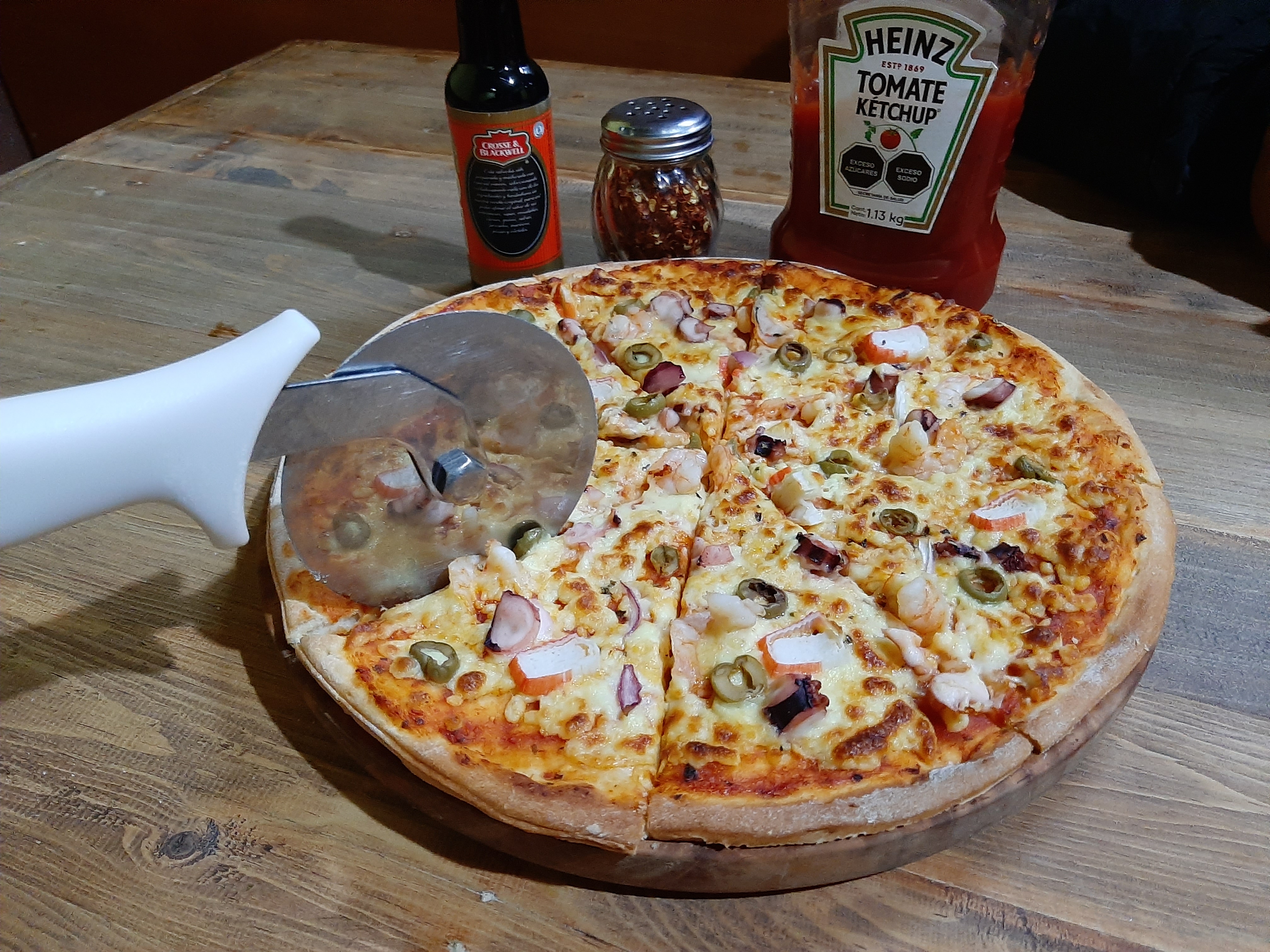 LOS PORTALES PIZZA image 9