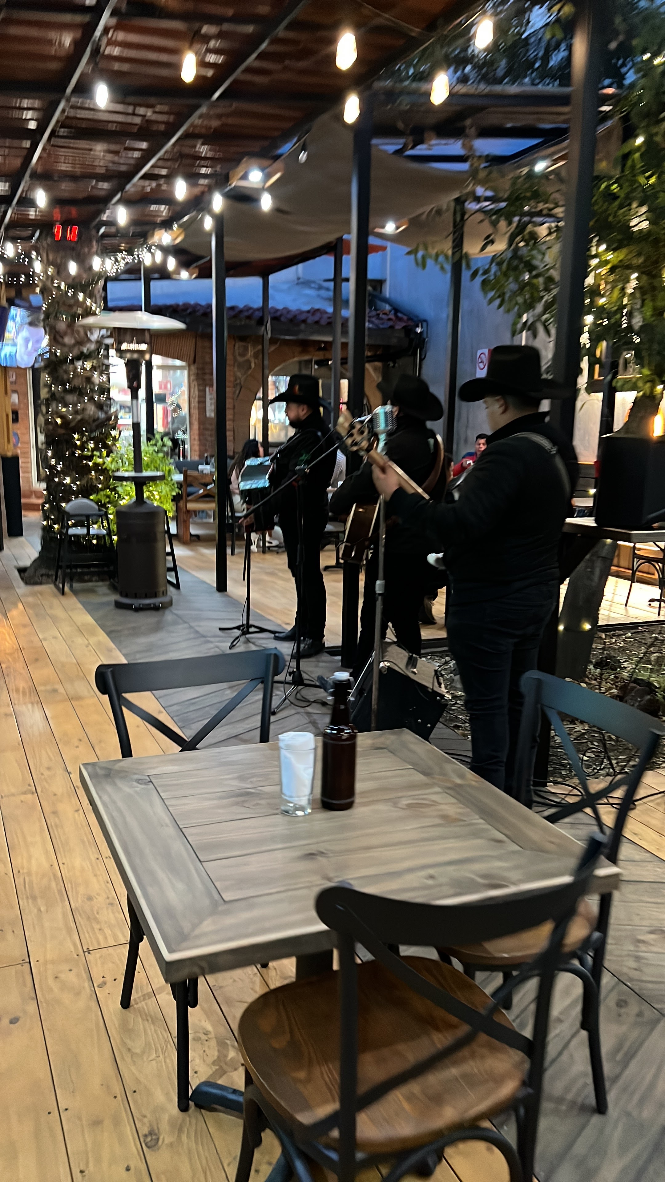 Don Cheve Biergarten image 5