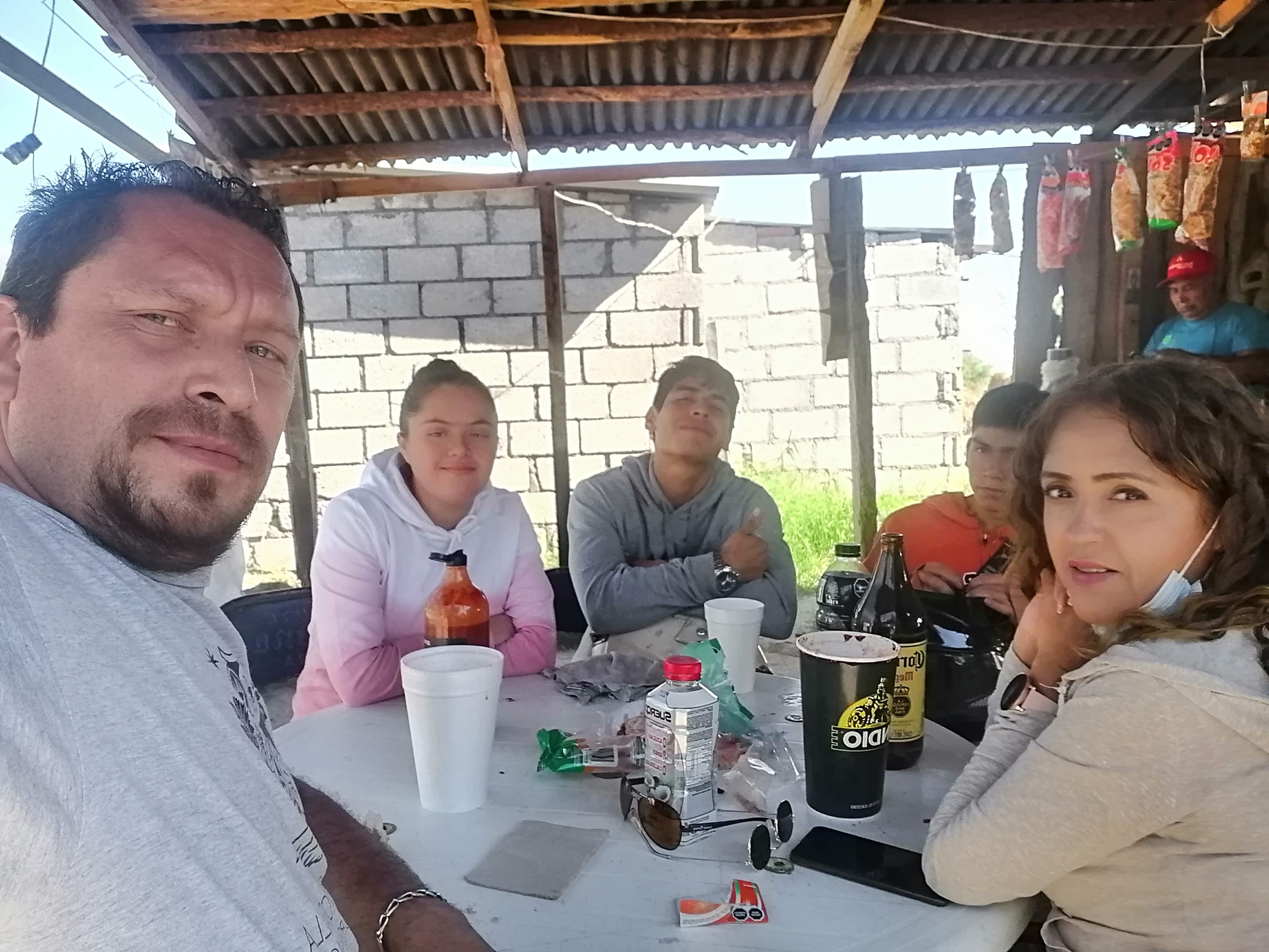 El Huesito Tóxico (pollos, costilla, chamorro a la penca) image 2