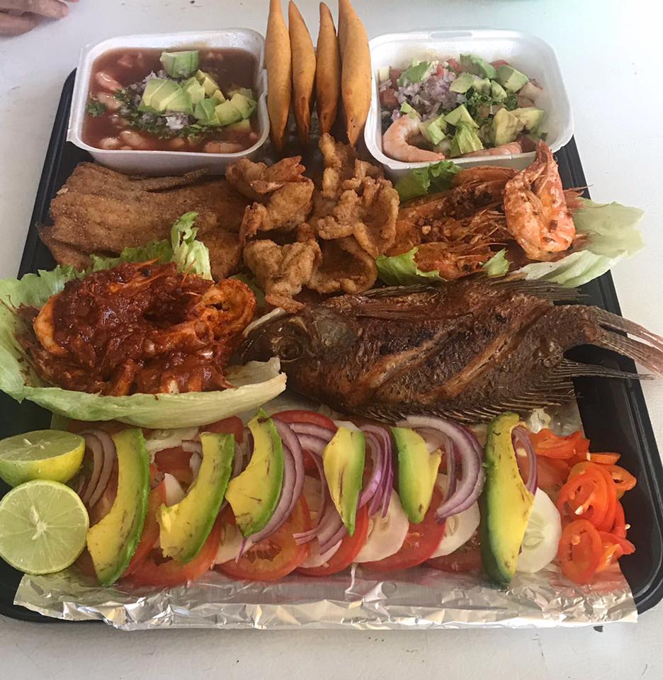 Cockteles y Mariscos "La isla" image 3