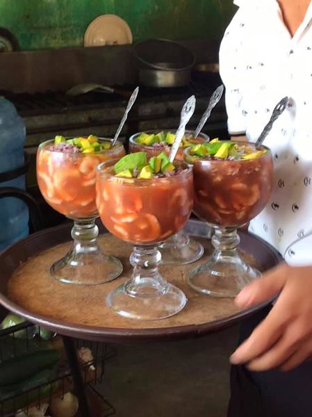 Cockteles y Mariscos "La isla" image 4