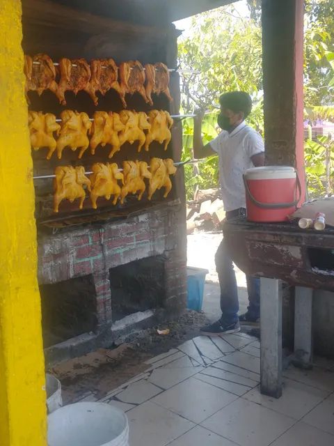 Pollos A La Leña Wali Macas image 7