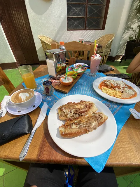 La K-Zona Restaurante + Cafe image 8