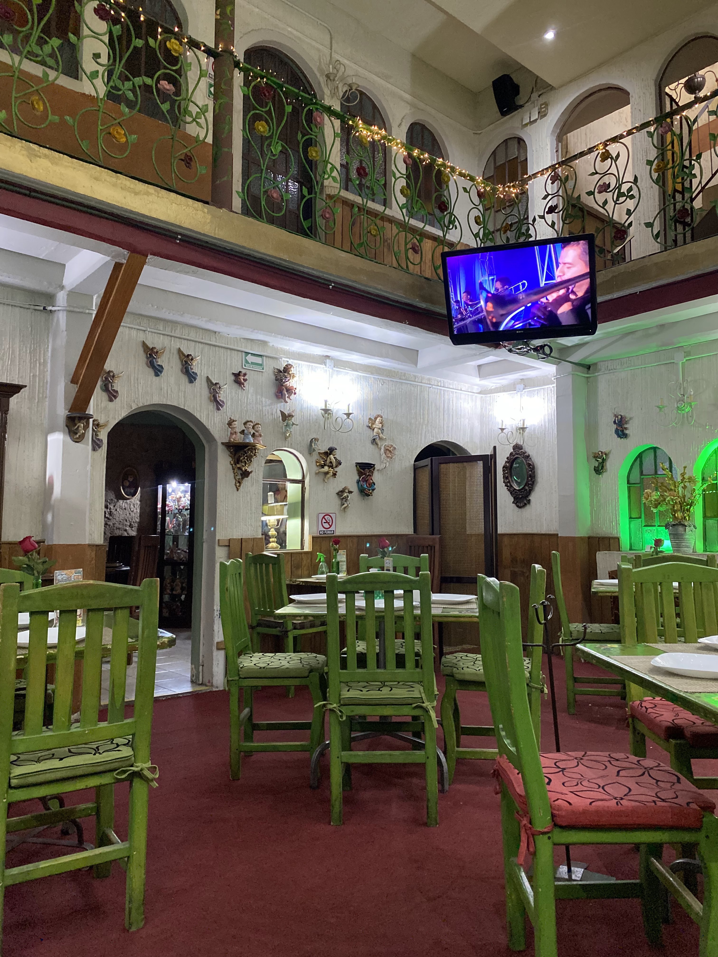 Café Avenida image 3