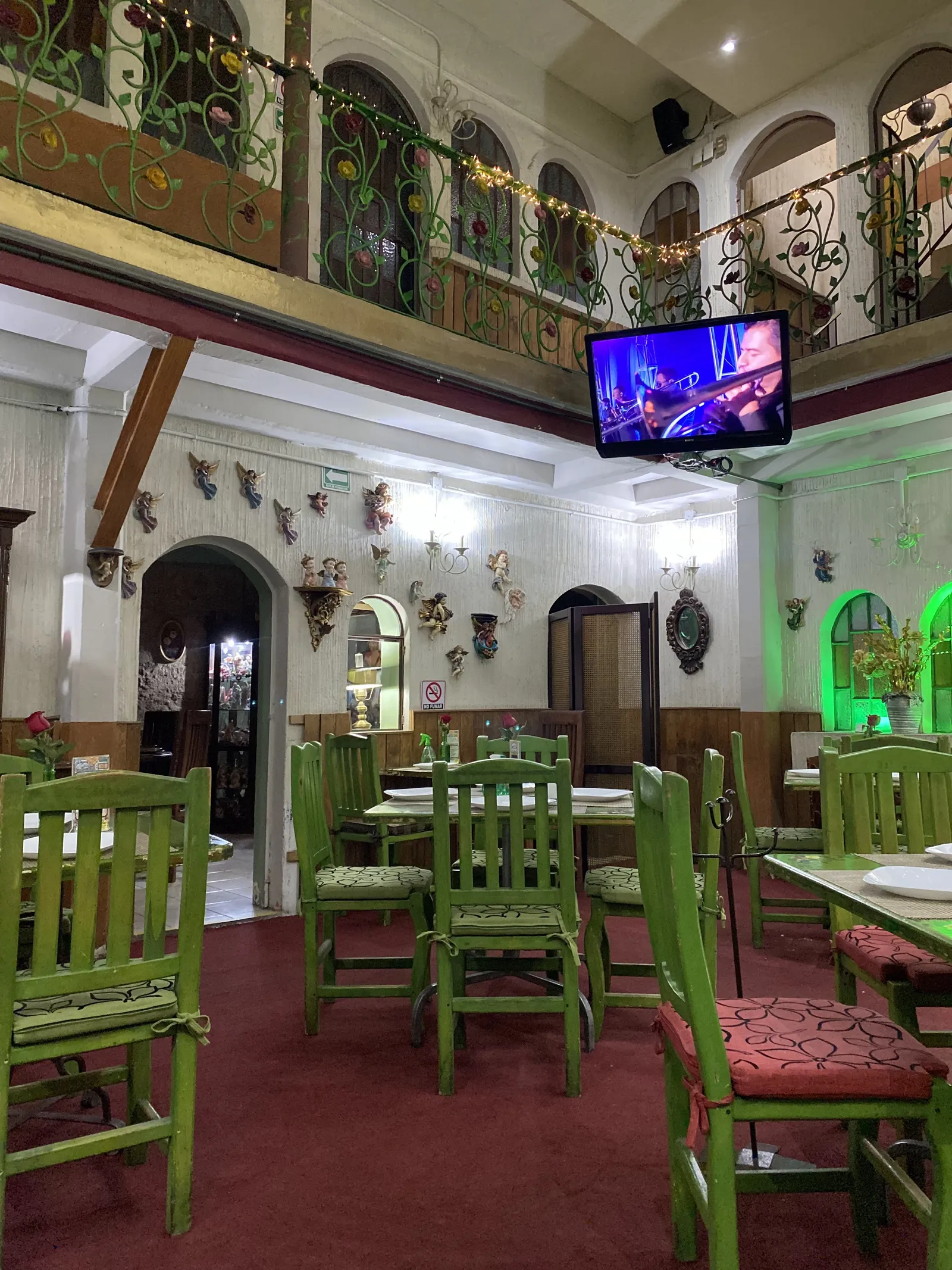 Café Avenida image 3