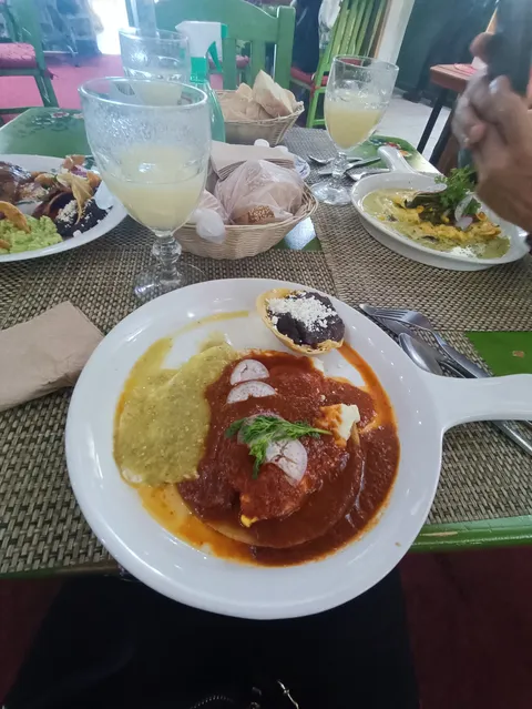 Café Avenida image 8