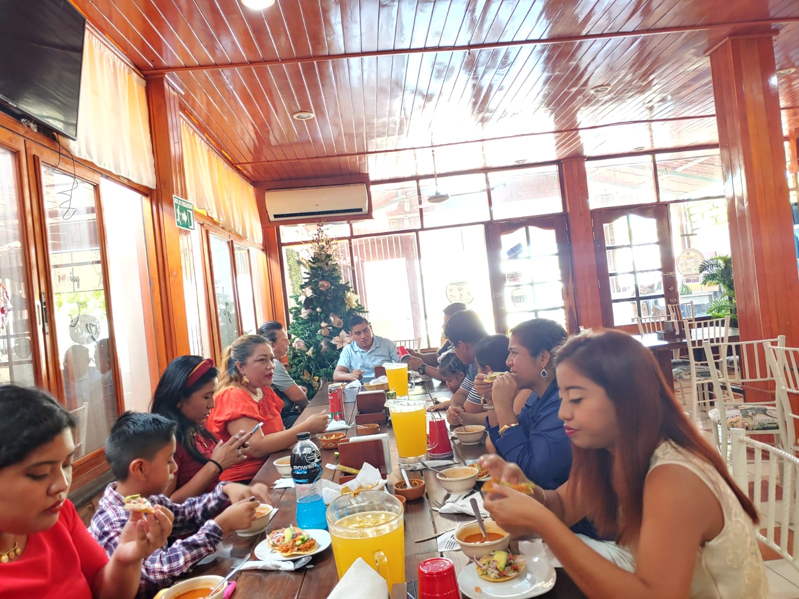 Mamitas Restaurant buffet and drinks image 1