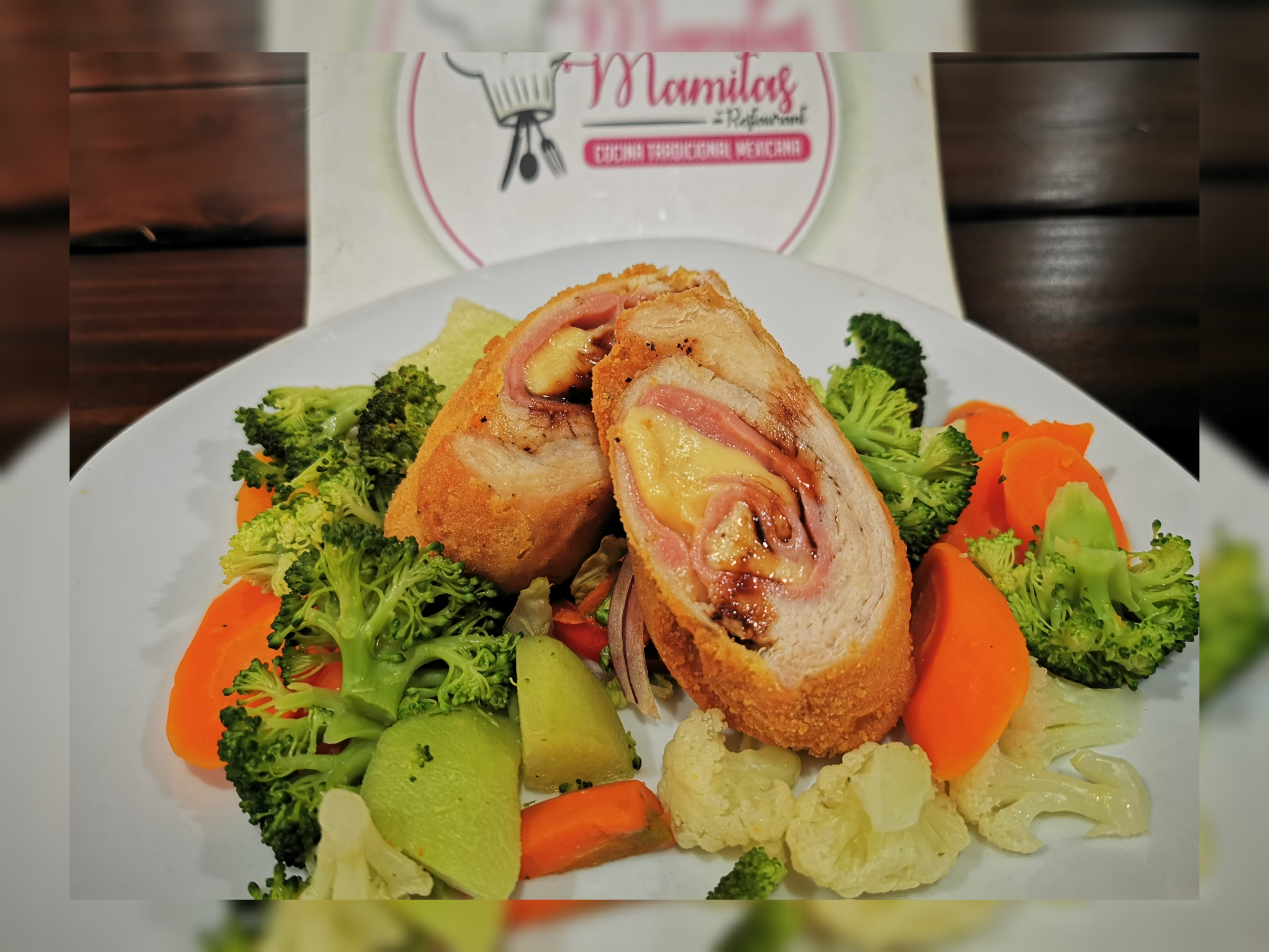 Mamitas Restaurant buffet and drinks image 3