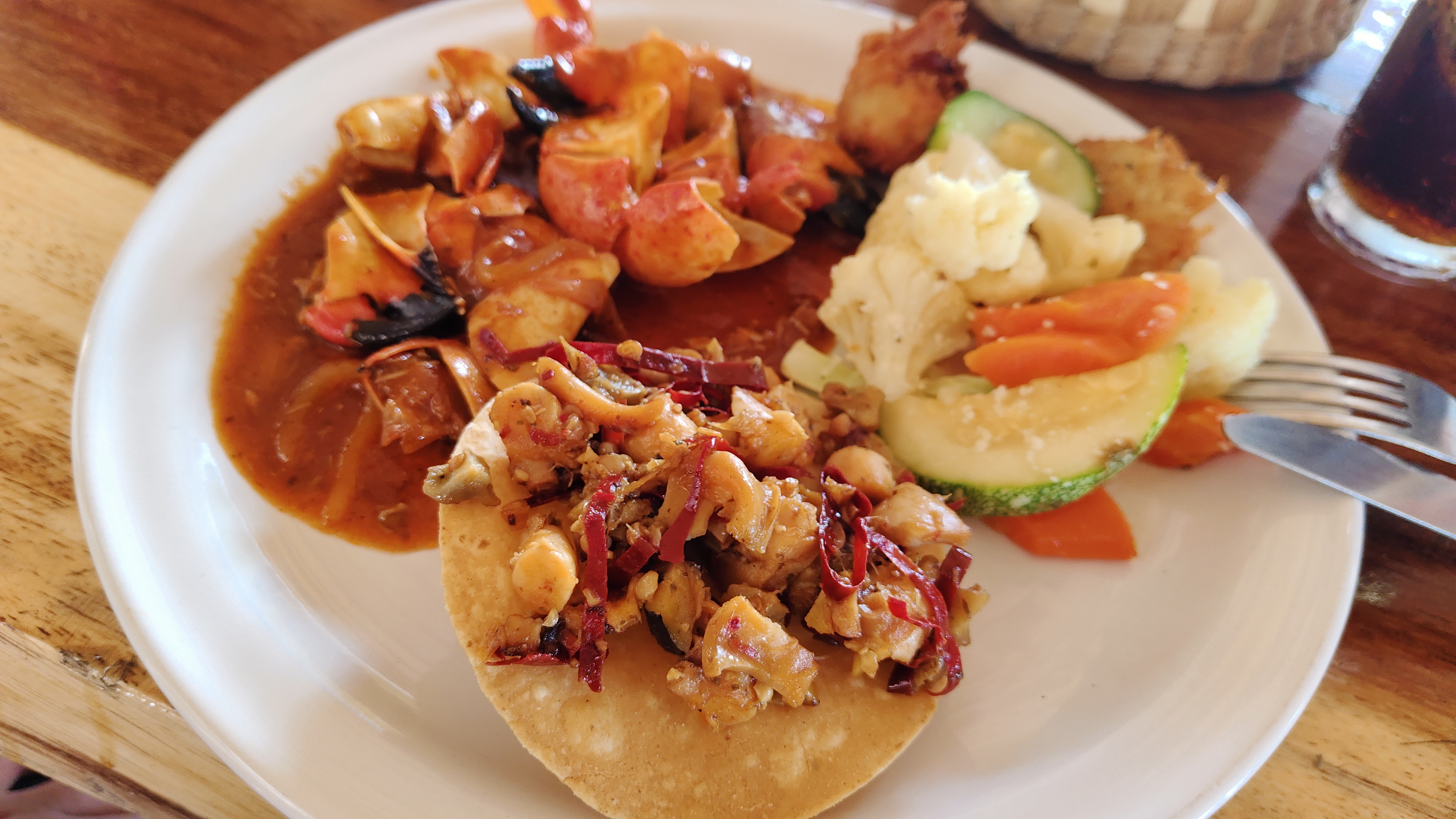 Mamitas Restaurant buffet and drinks image 5