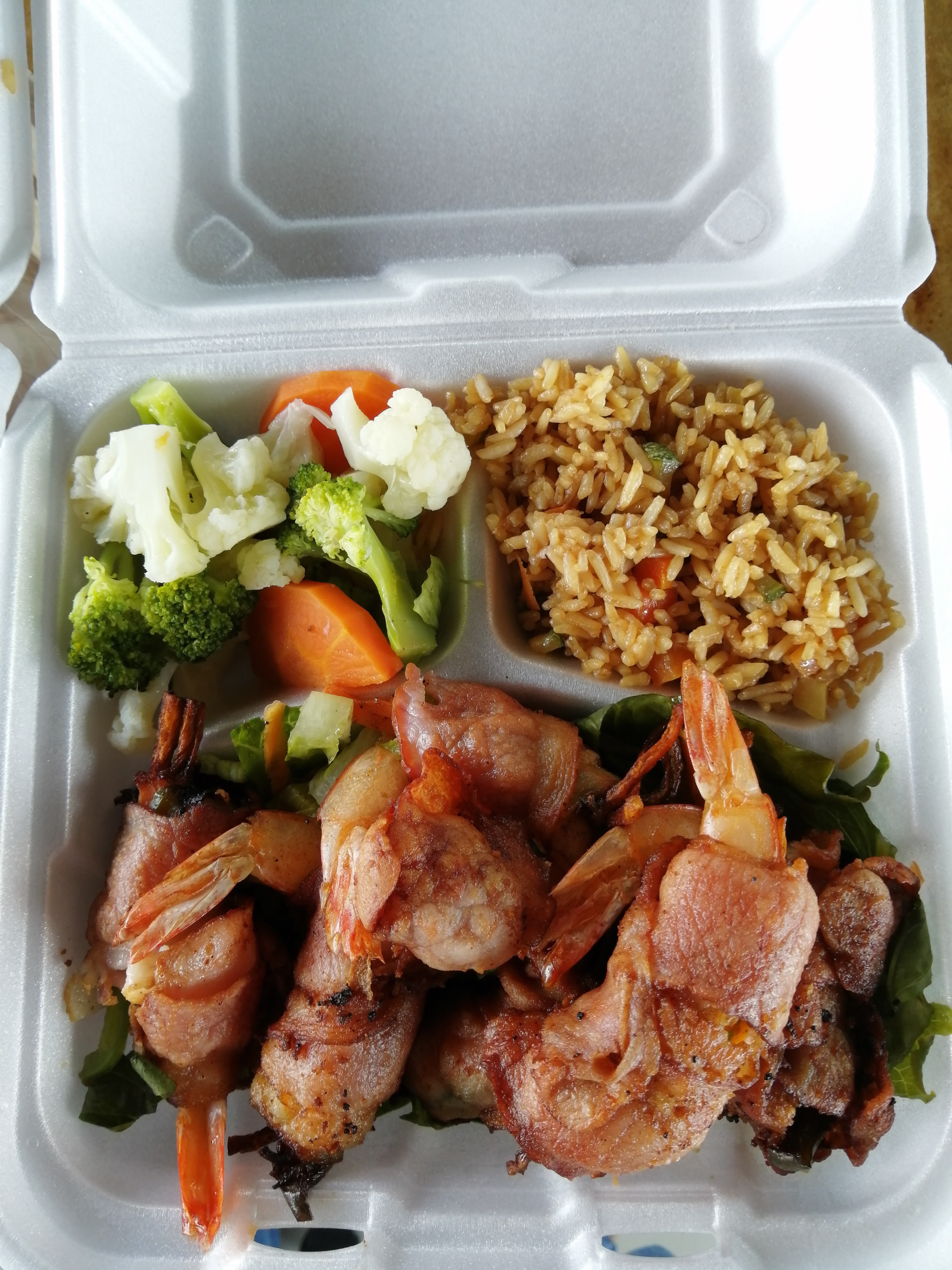 Mamitas Restaurant buffet and drinks image 6