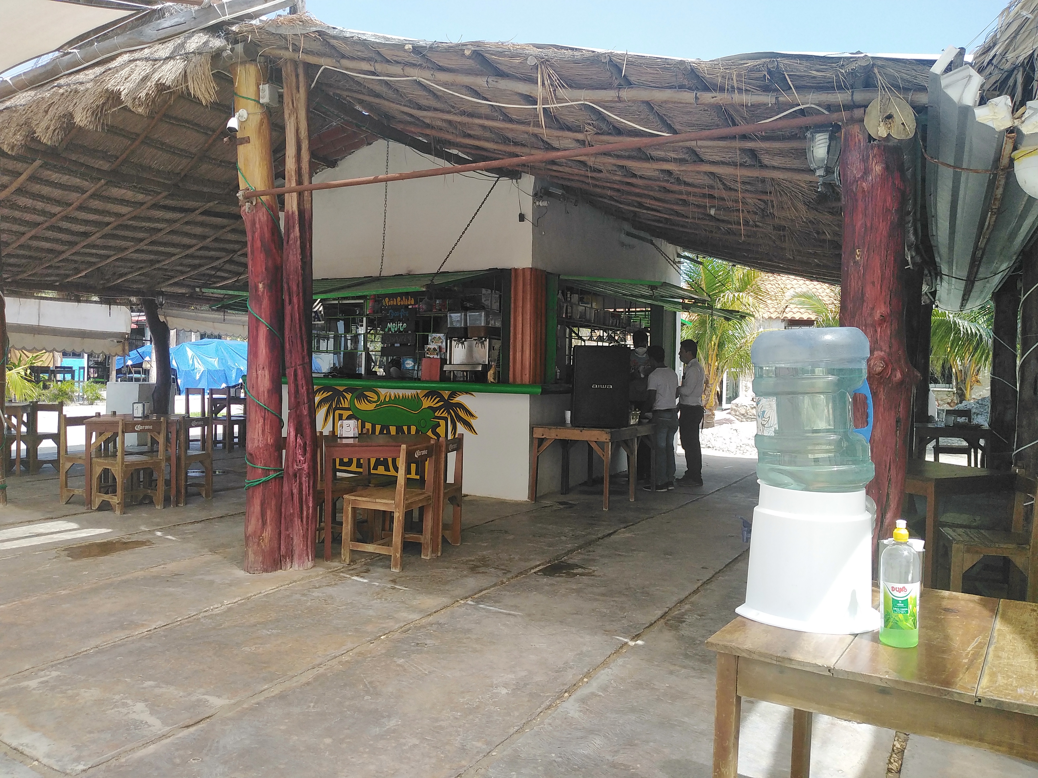 Iguanas Beach Restaurante Bar image 1