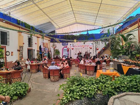 Plaza Las Golondrinas image 3
