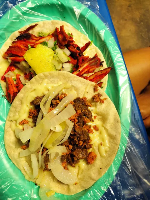 Taqueria "Los parientes" image 5