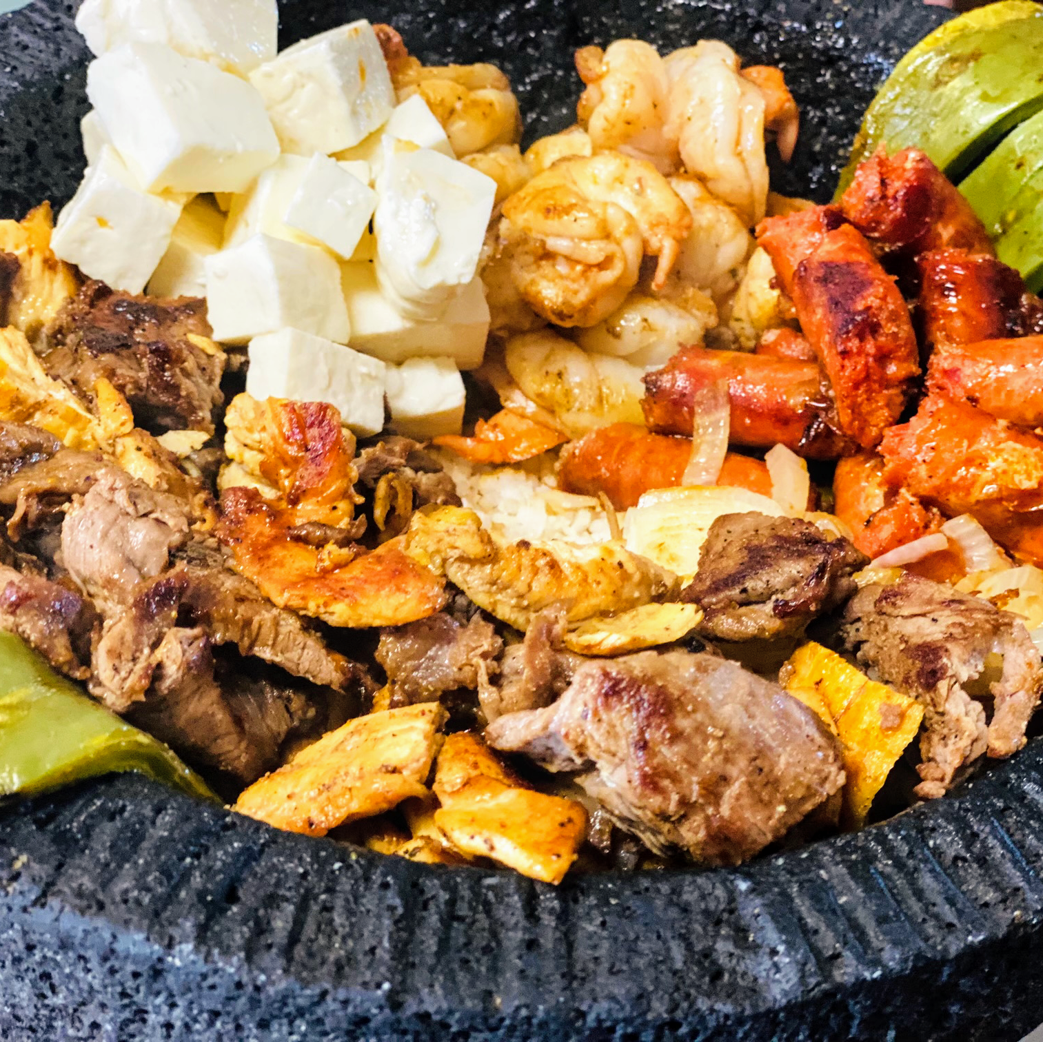 Las Paolas Carnes y Mariscos, Bar familiar image 2