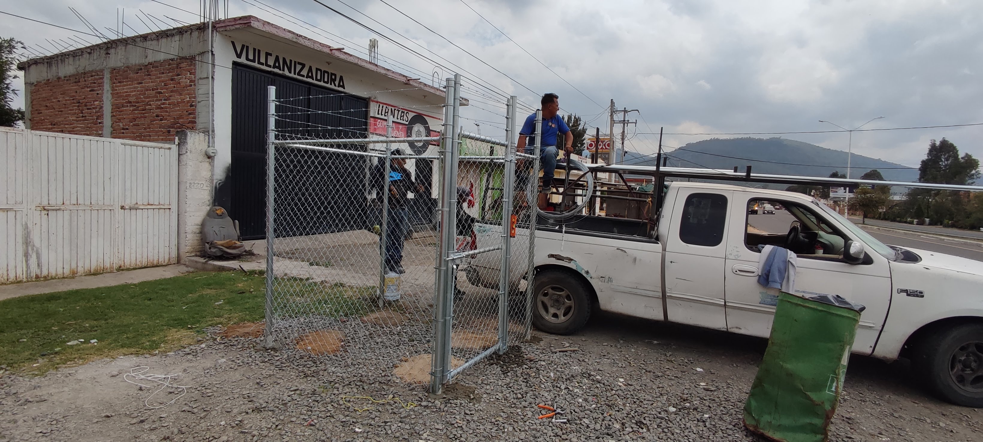 Las Paolas Carnes y Mariscos, Bar familiar image 6