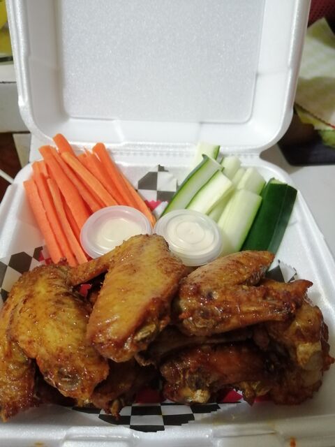 Avenida 33 (Wings and Drinks) image 2