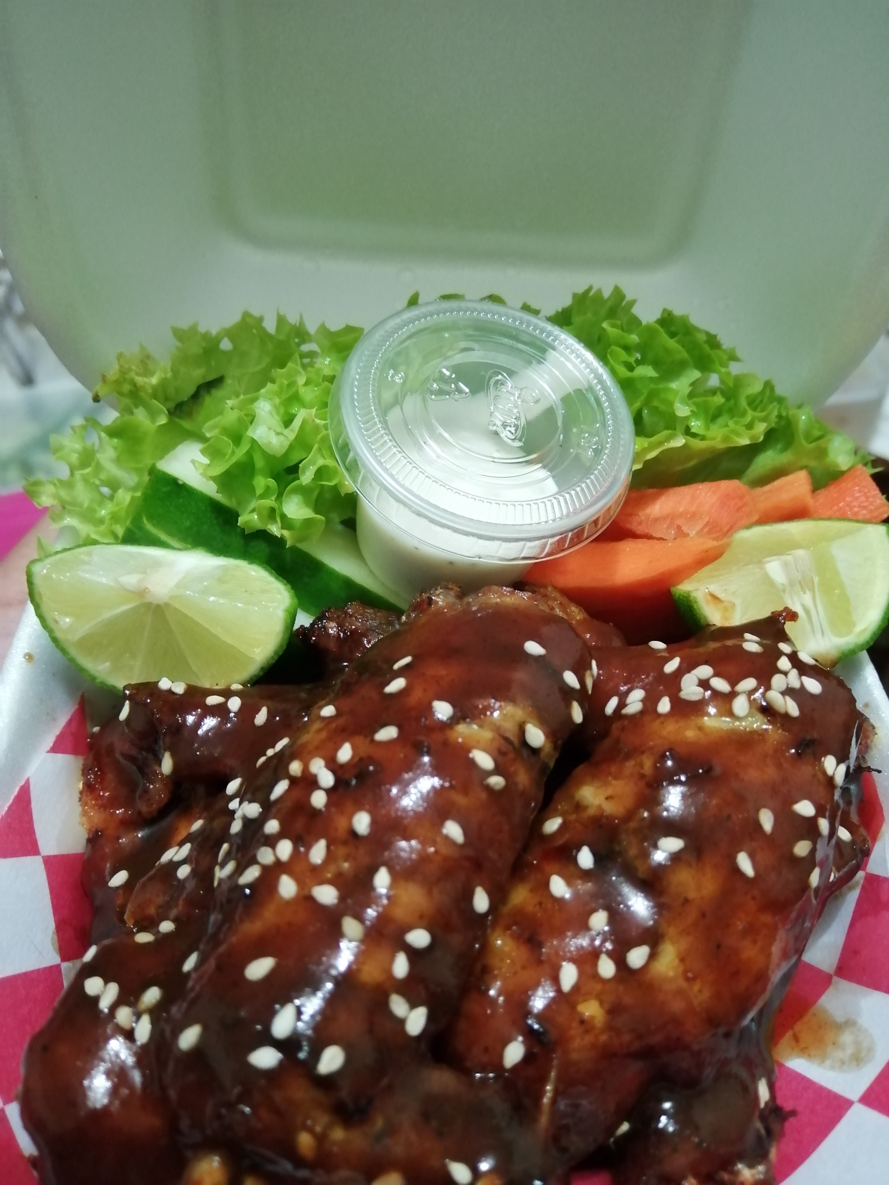 Avenida 33 (Wings and Drinks) image 3