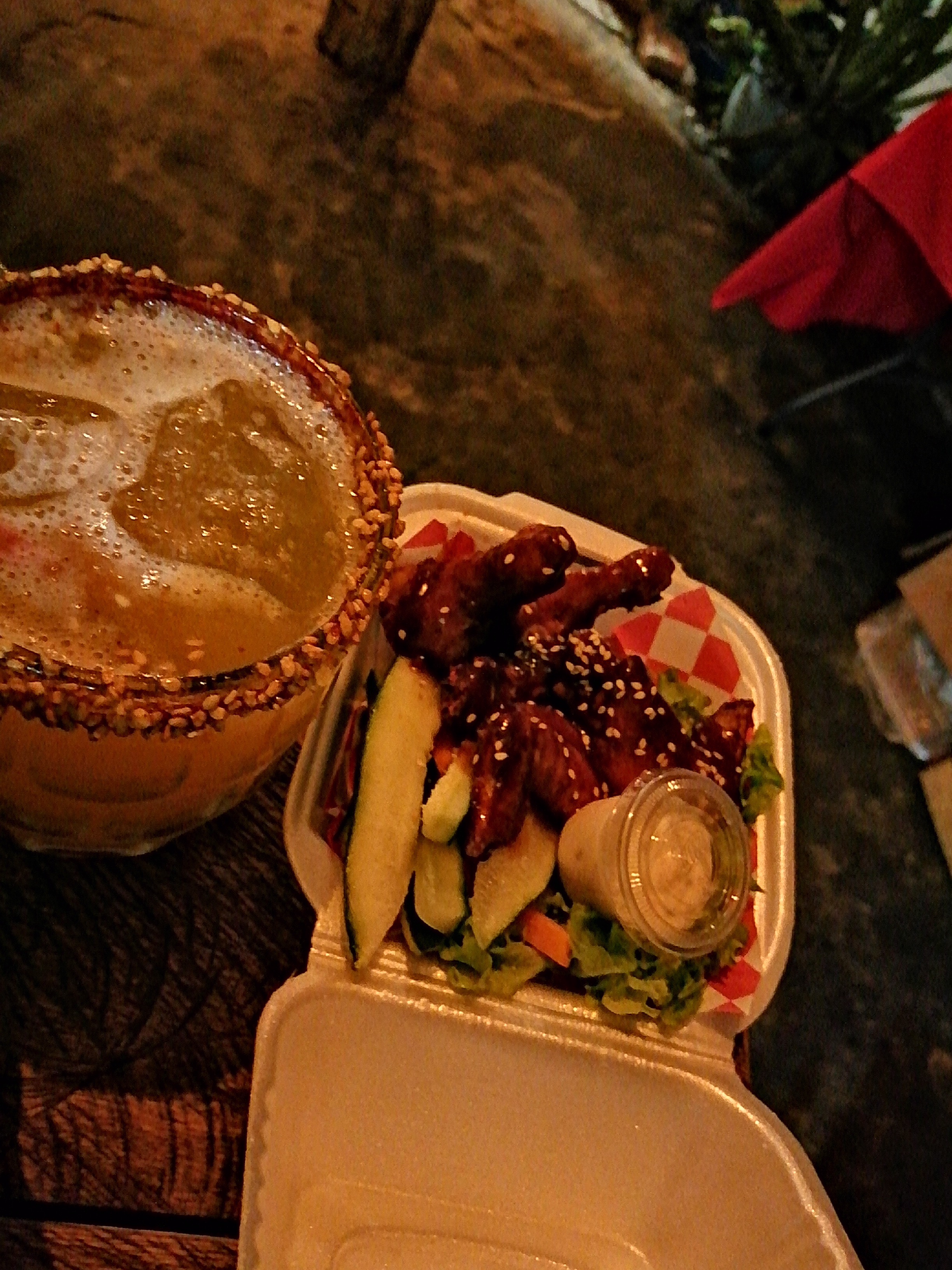 Avenida 33 (Wings and Drinks) image 5