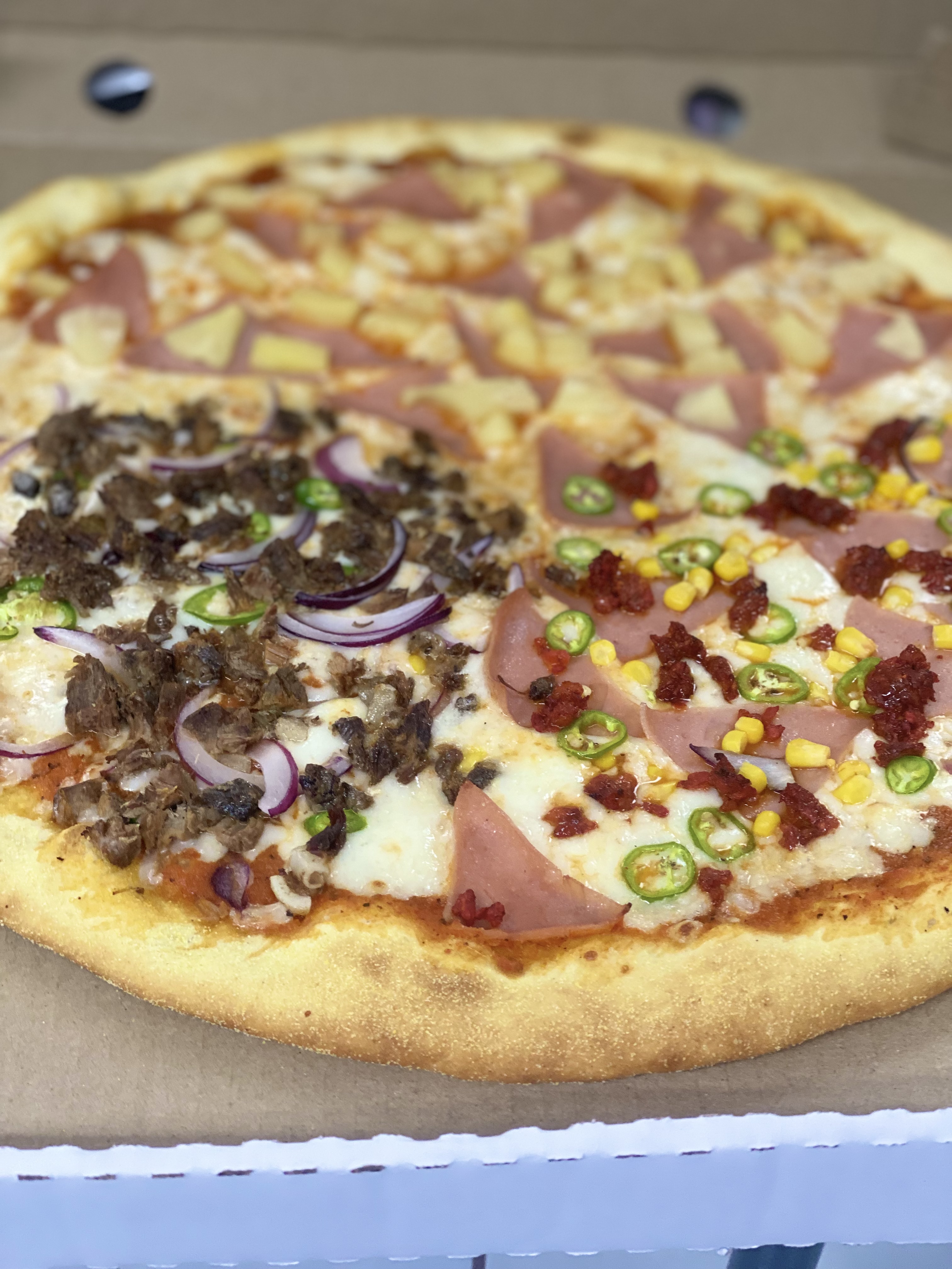 Robbies pizza image 1