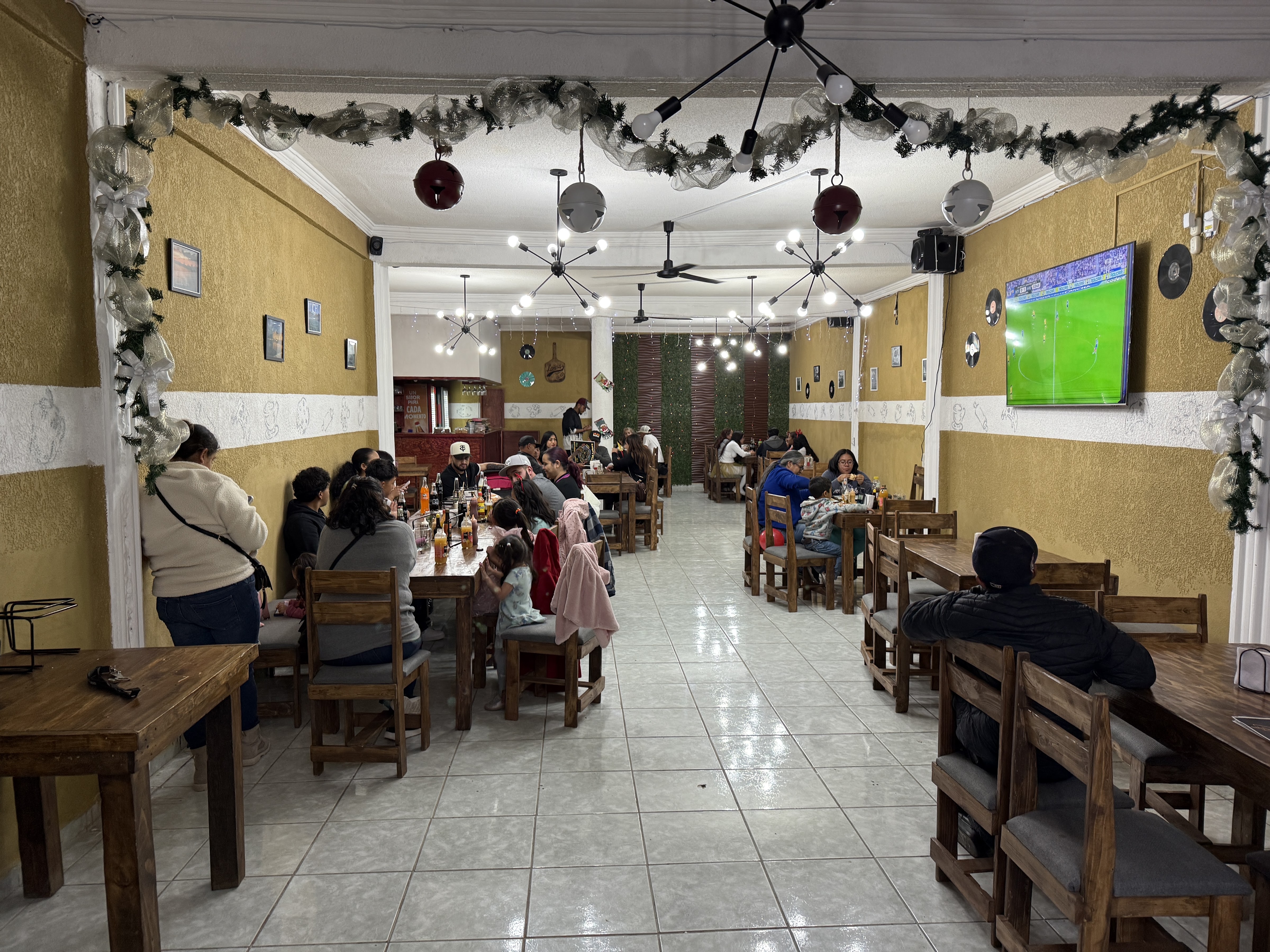 Luigi's pizza image 1