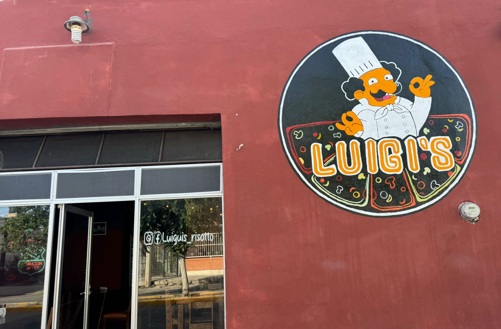 Luigi's pizza image 2