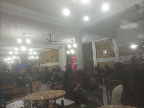 Luigi's pizza image 4
