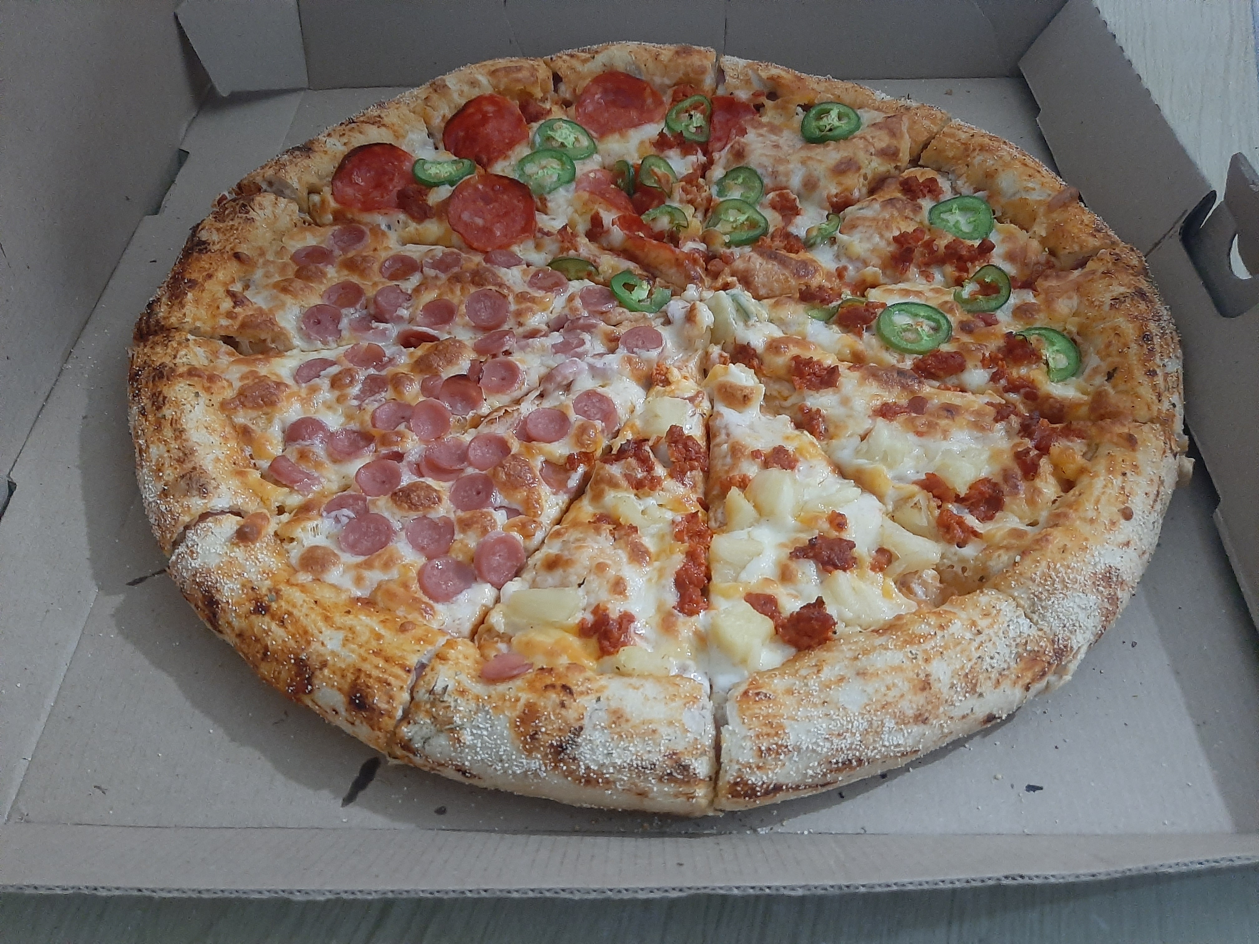 Chandomi Pizzas & Mas image 9