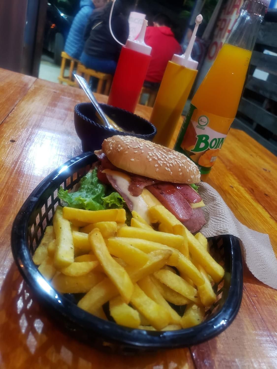 Hambuergeseria "Angi Burgers" image 4