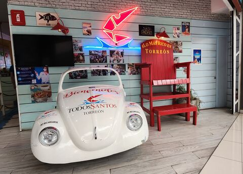Todos Santos Mariscos Bar image 1
