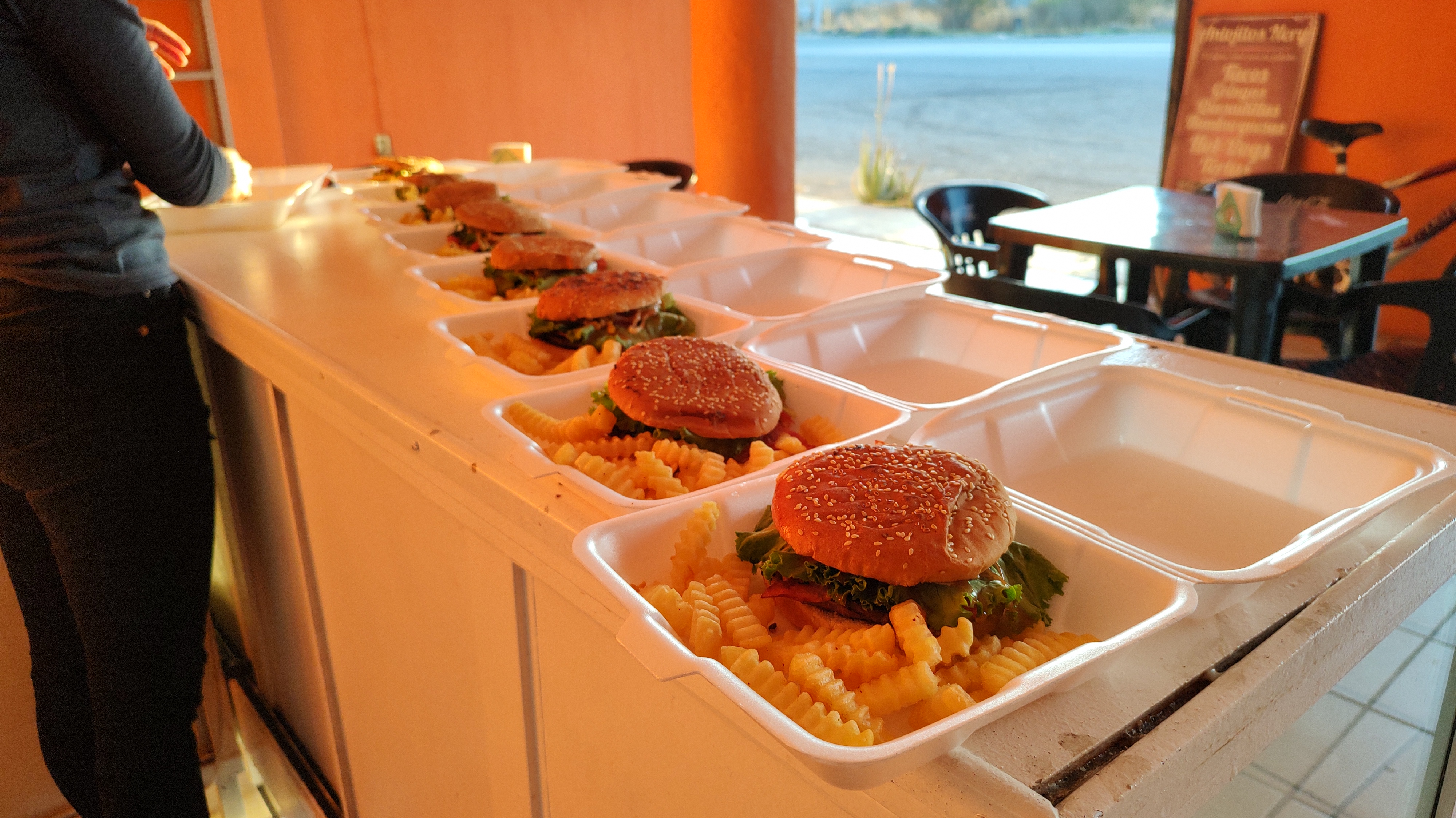 Viña's Burger image 2