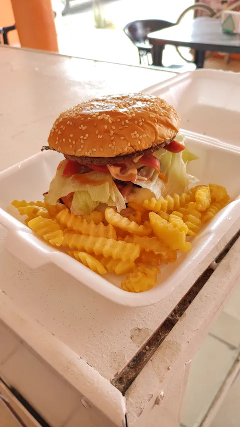Viña's Burger image 4