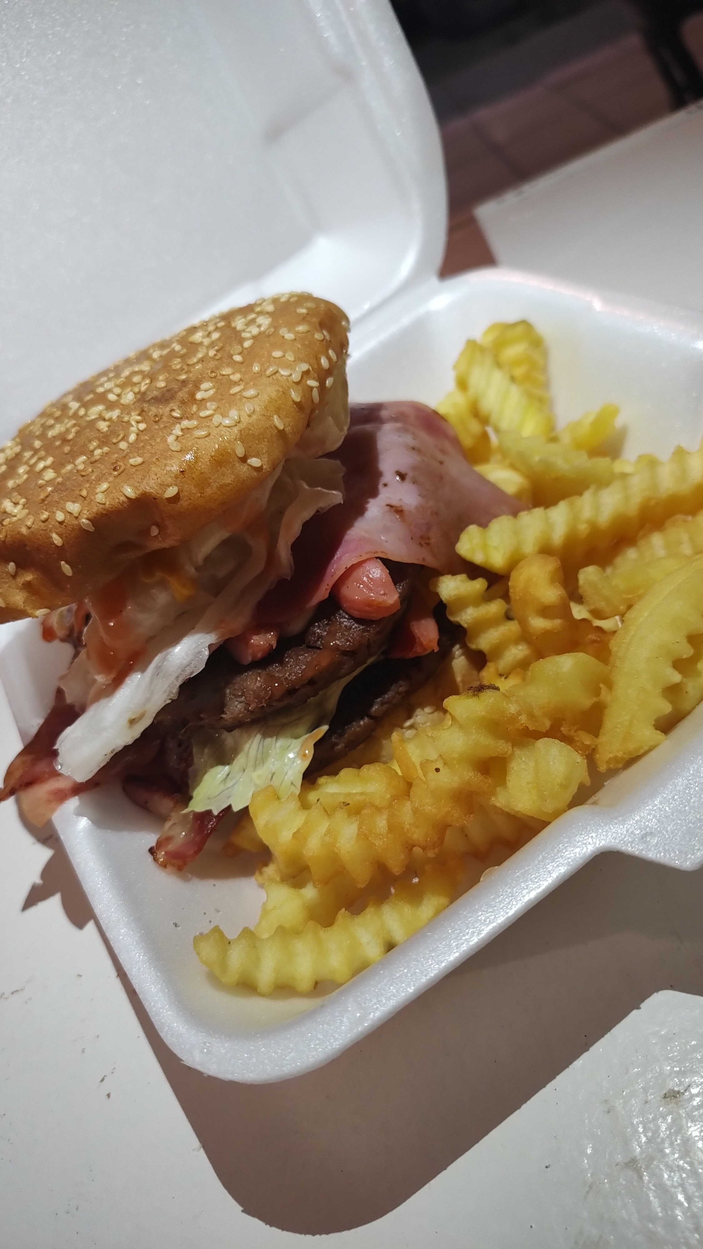 Viña's Burger image 5