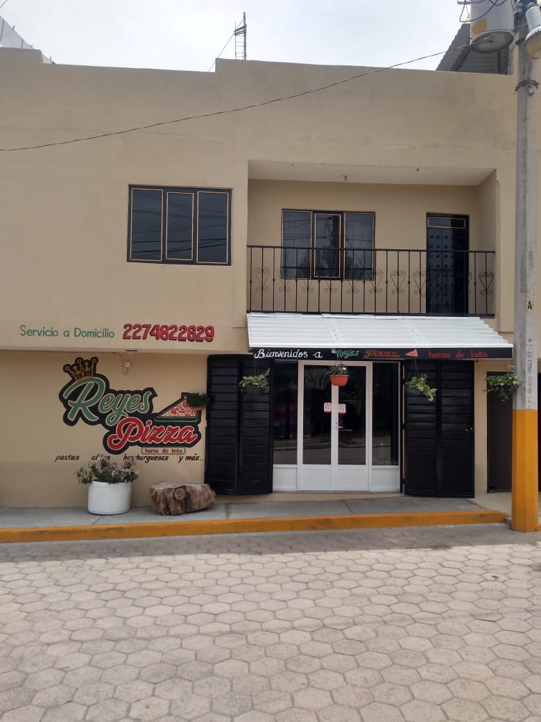 Reyes Pizza image 10