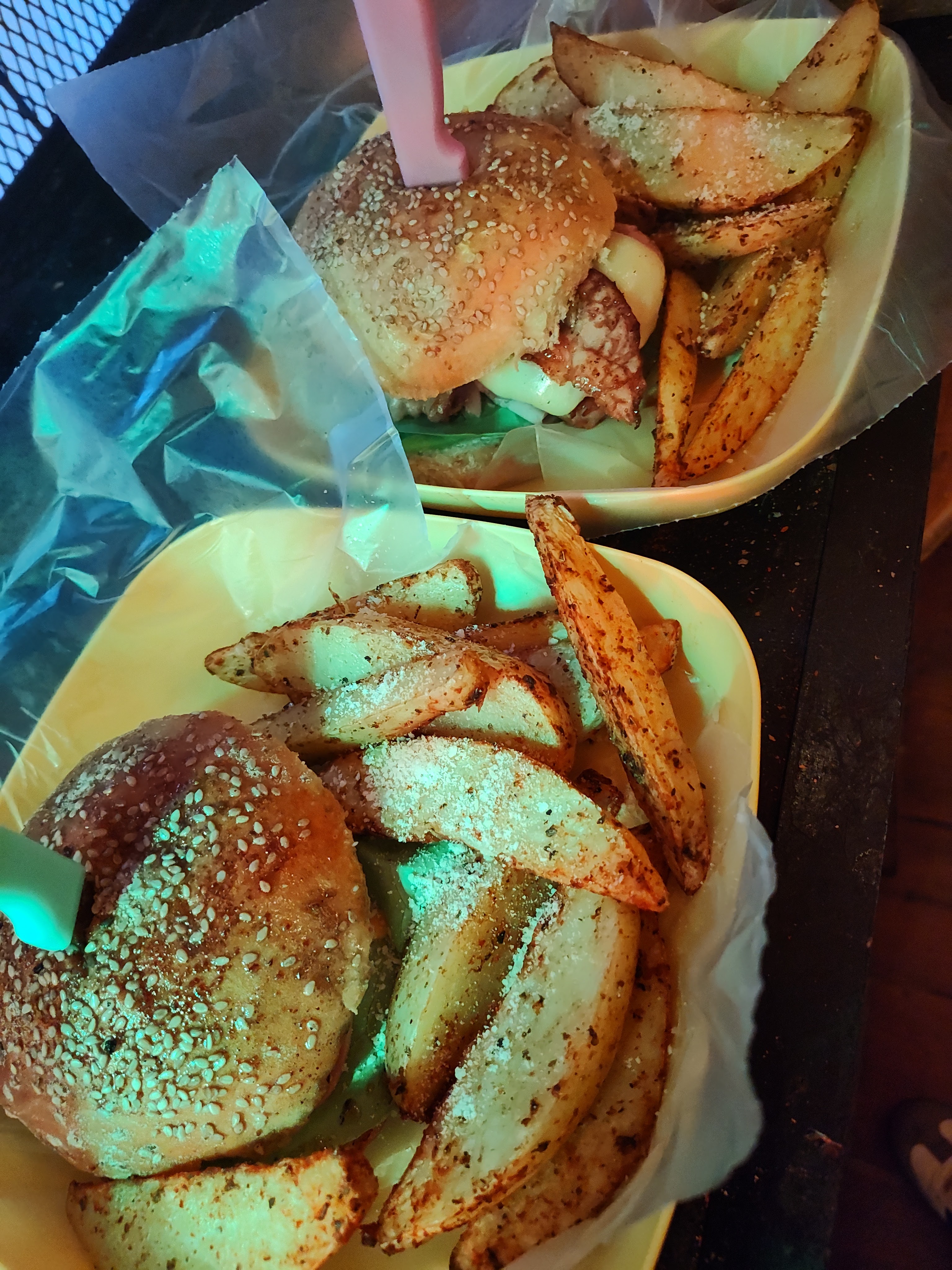 Moyo burguer y pizza inn image 2