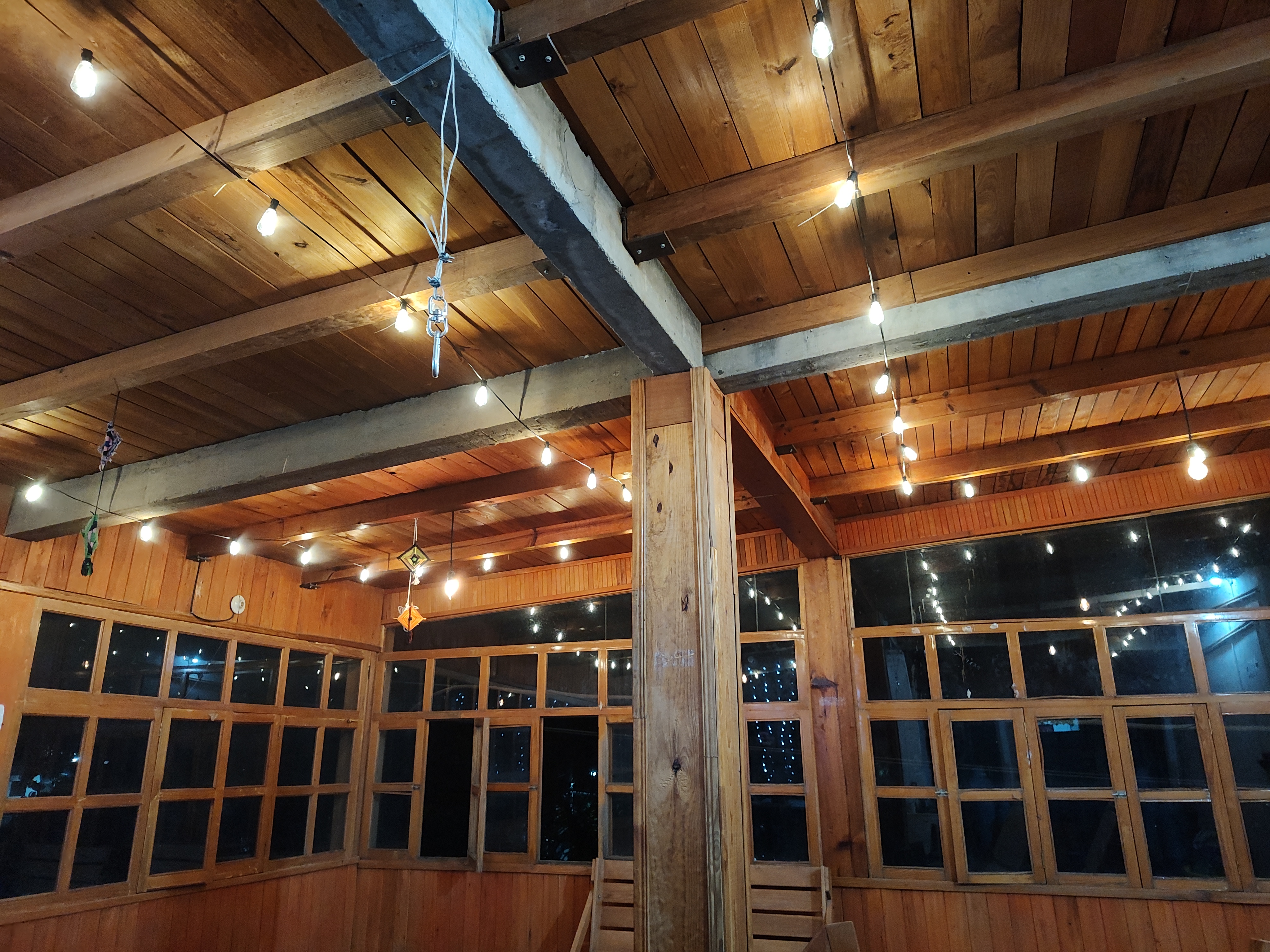 Moyo burguer y pizza inn image 3