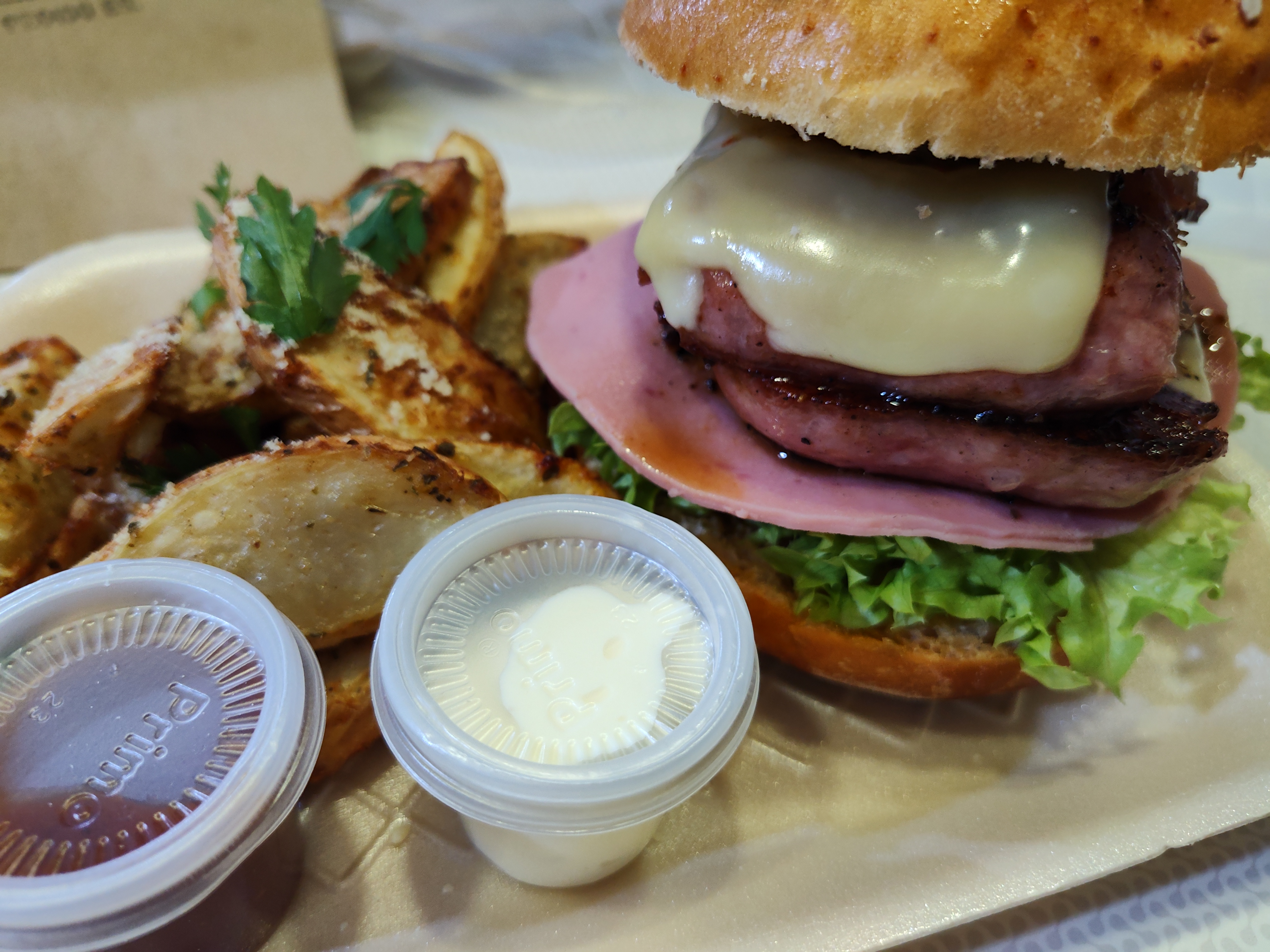 Moyo burguer y pizza inn image 4