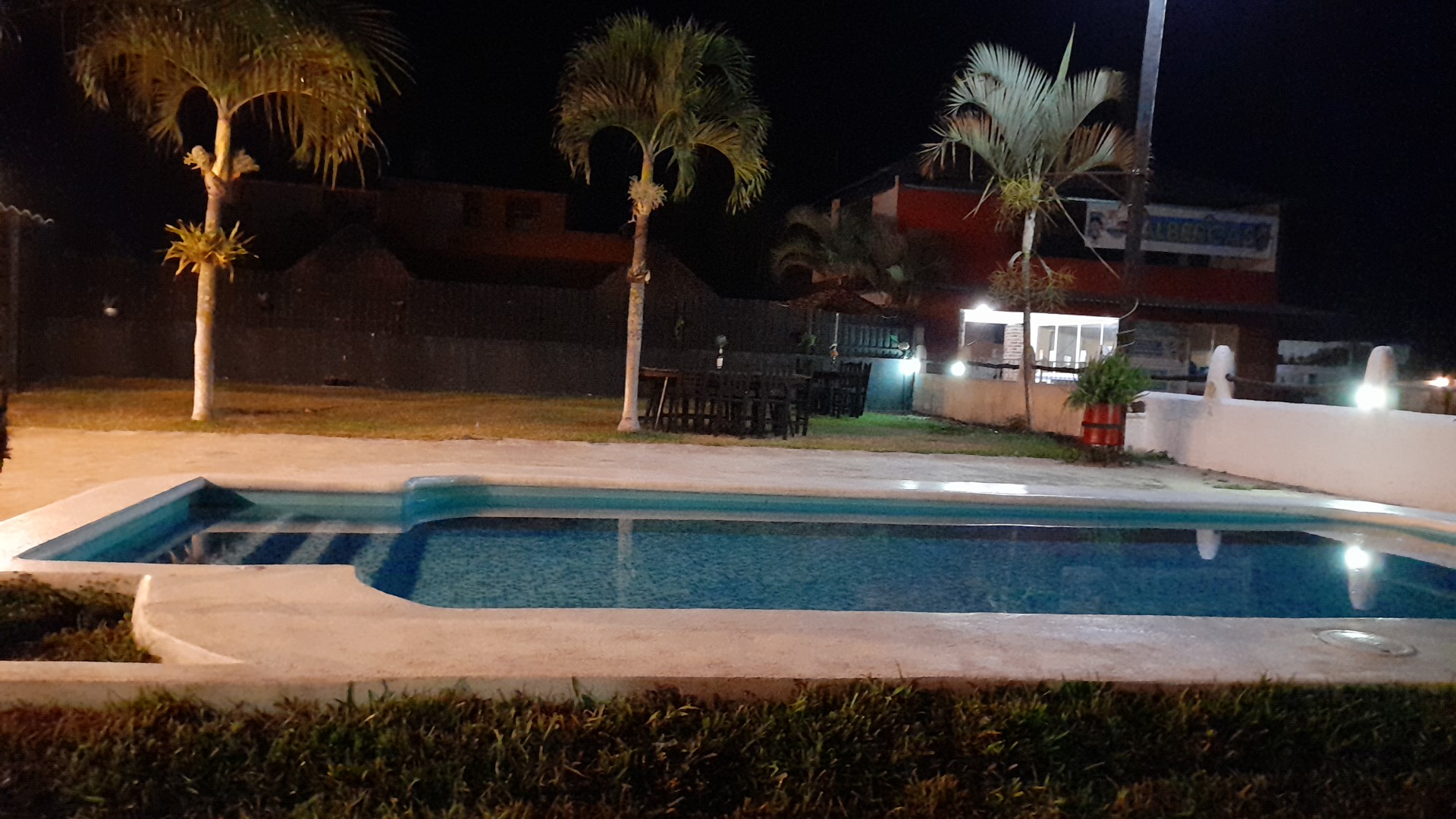 KM 14 Bistro & Café image 3