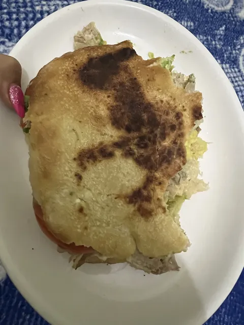 Tortas y hamburguesas Chuy image 1