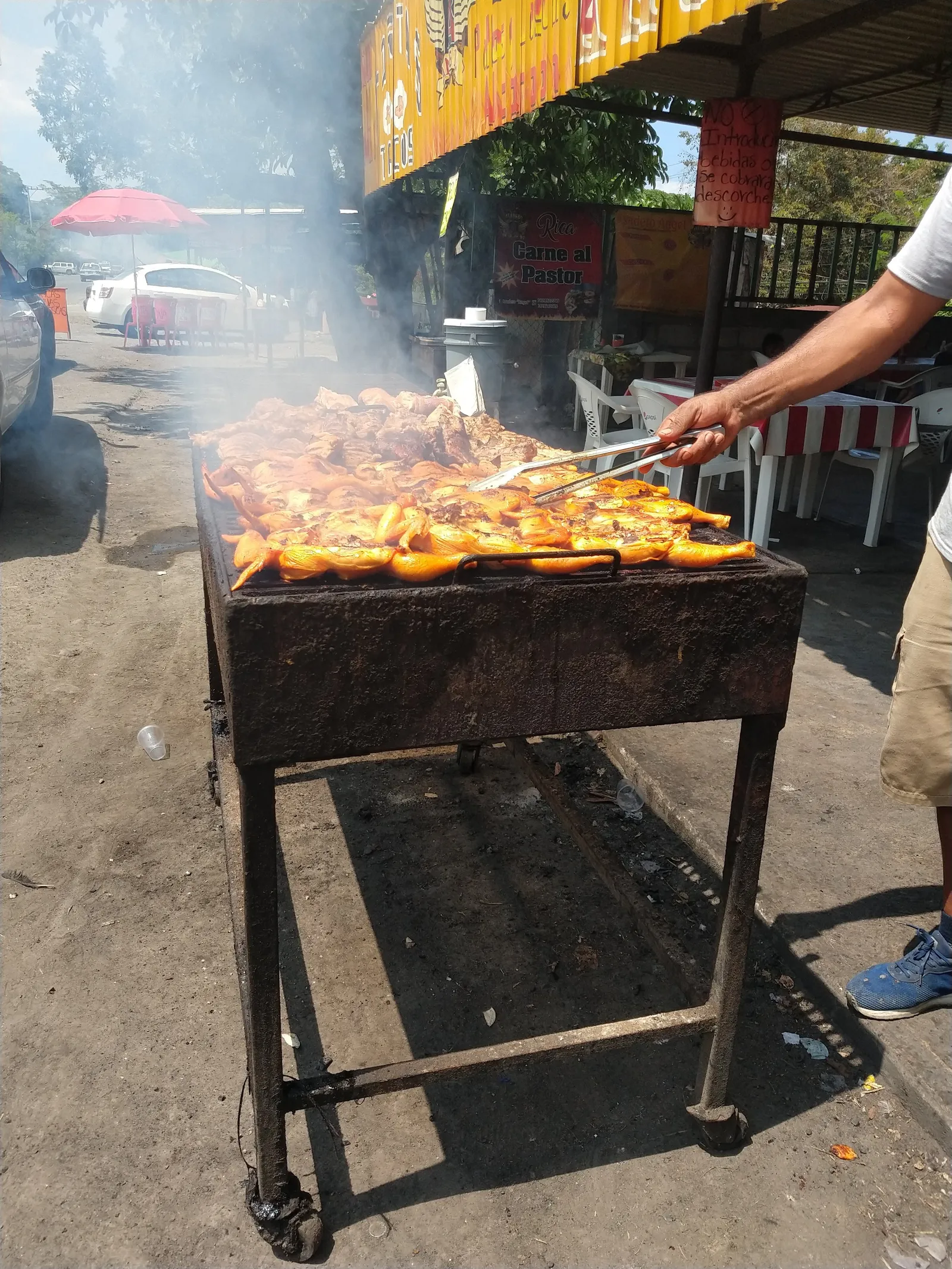 Los Originales Pollos y Costillas al carbón 'Maty' image 3