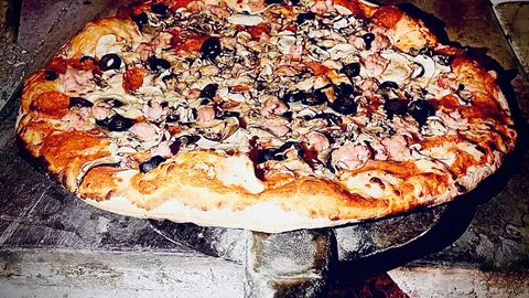Inn Amore pizzas a la leña image 1